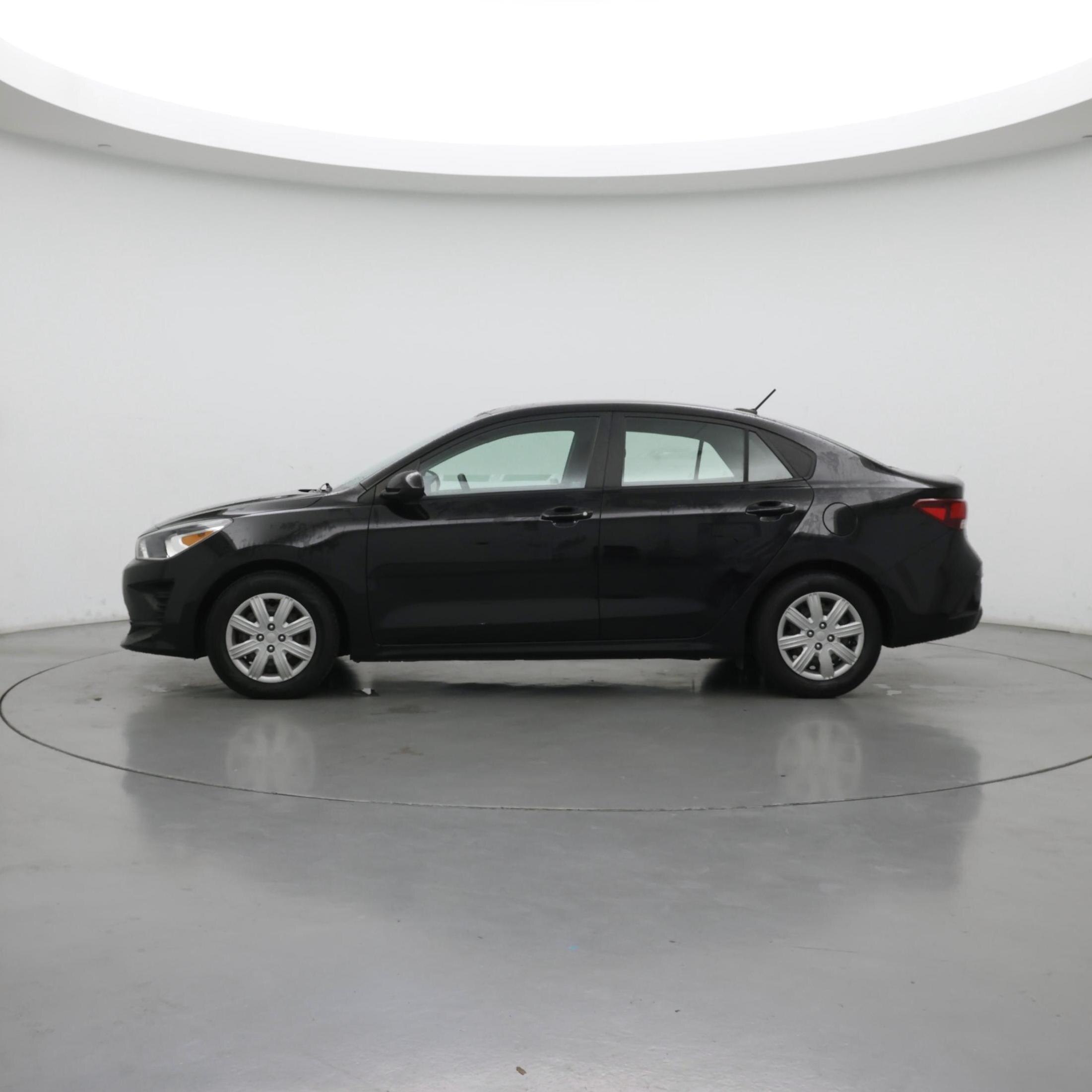 Thumbnail: 2022 Kia Rio - 3