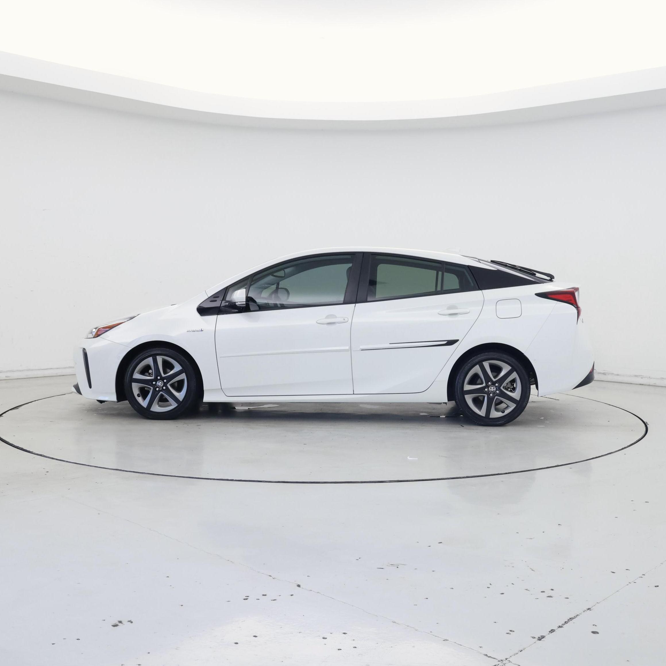 Thumbnail: 2019 Toyota Prius - 3