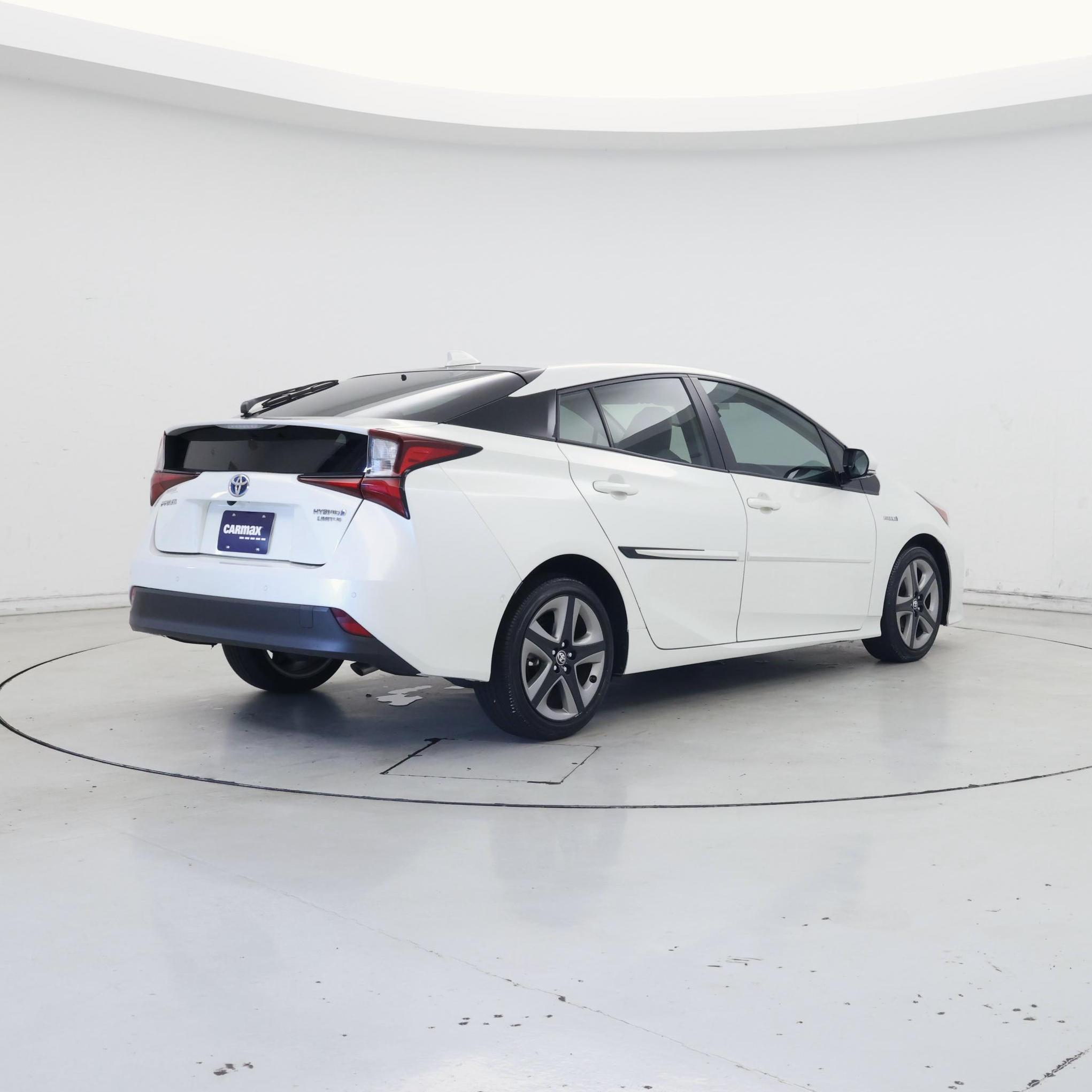 Thumbnail: 2019 Toyota Prius - 8