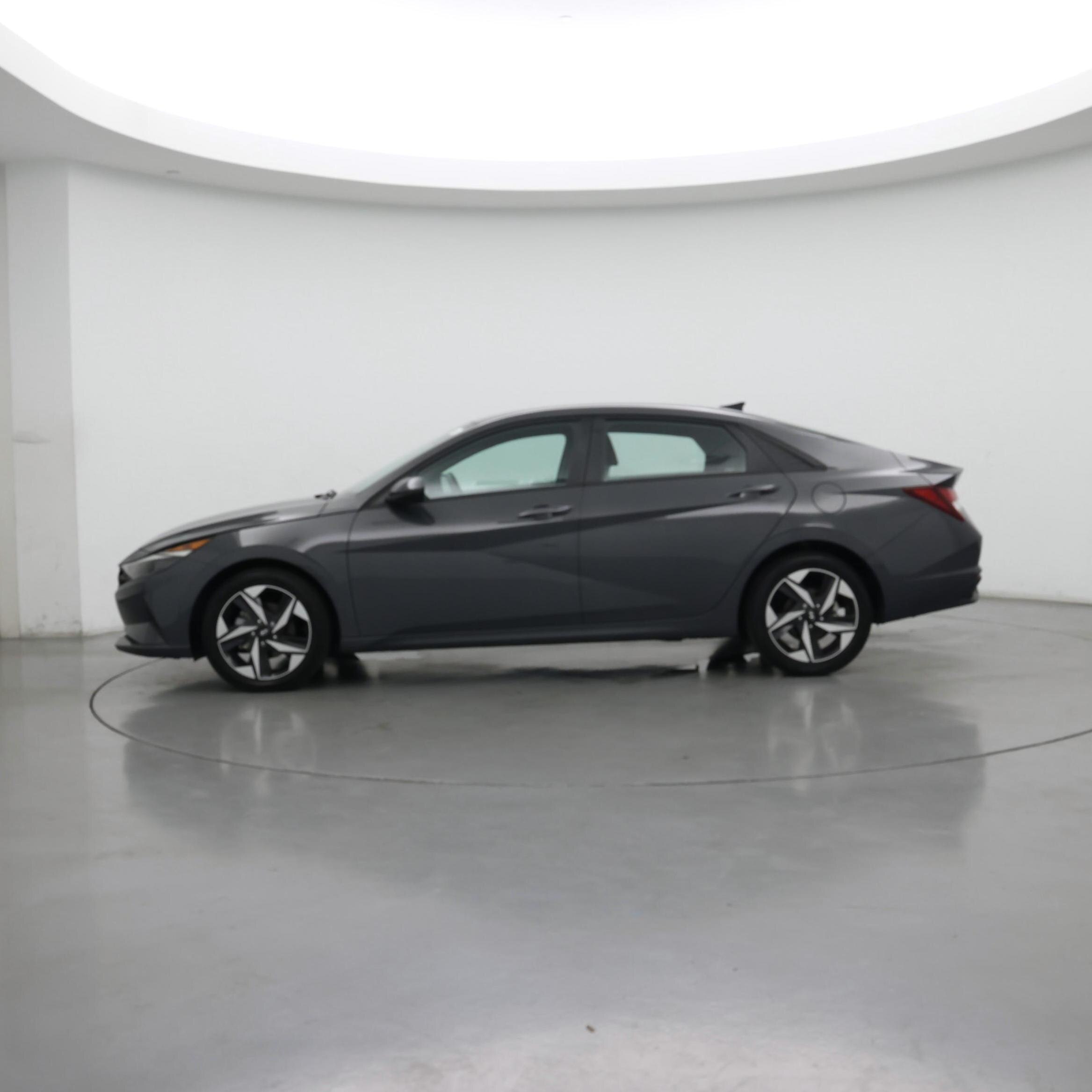 Thumbnail: 2023 Hyundai Elantra - 3