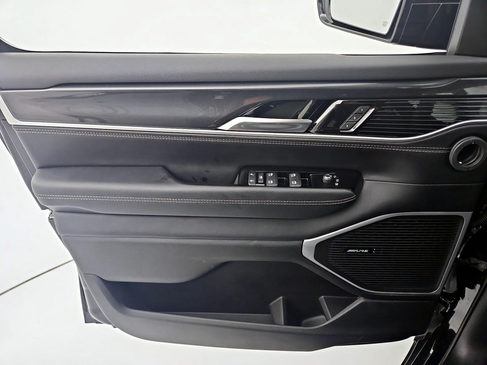 Thumbnail: 2022 Jeep Wagoneer - 12
