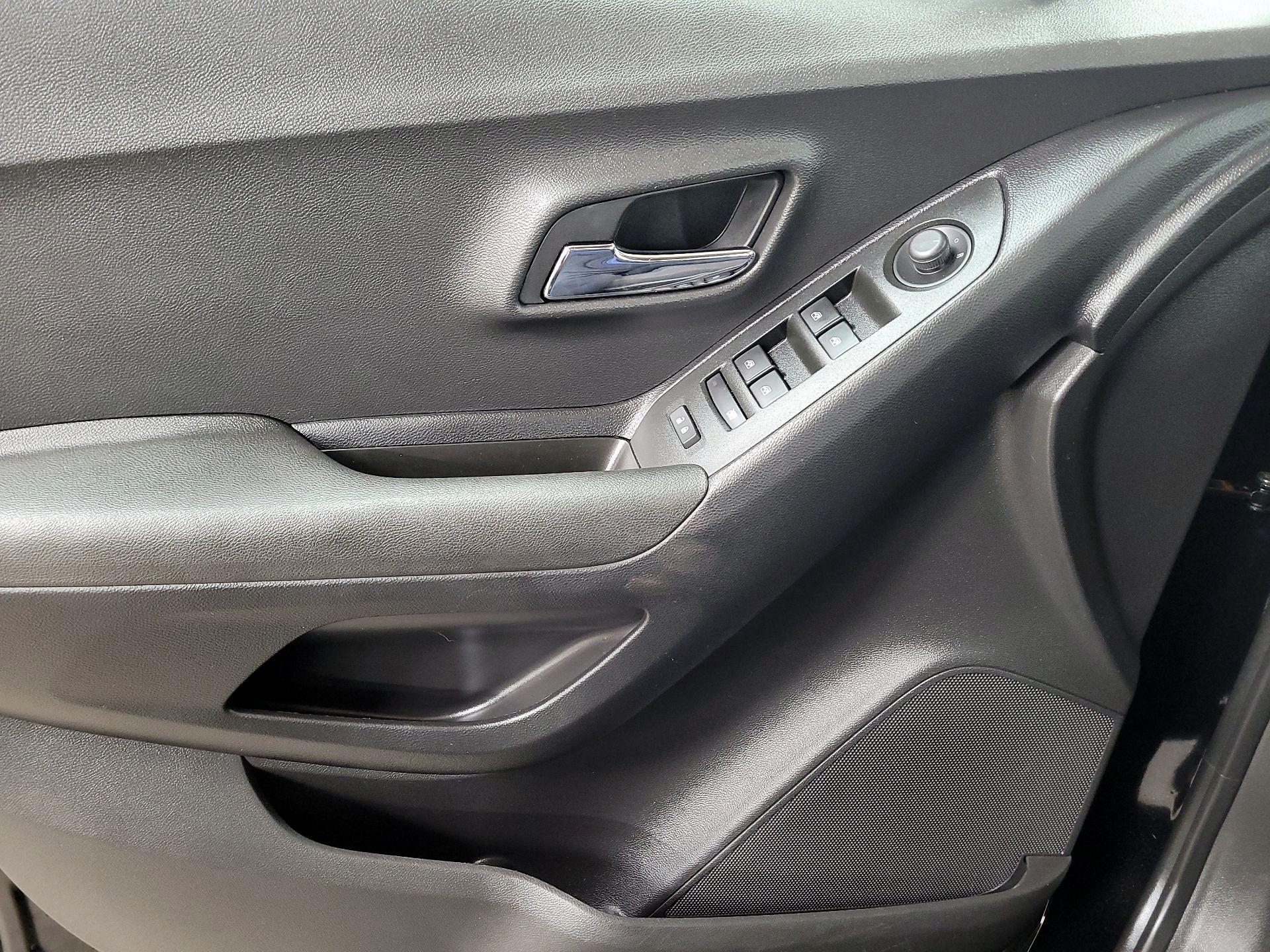 Thumbnail: 2020 Chevrolet Trax - 12