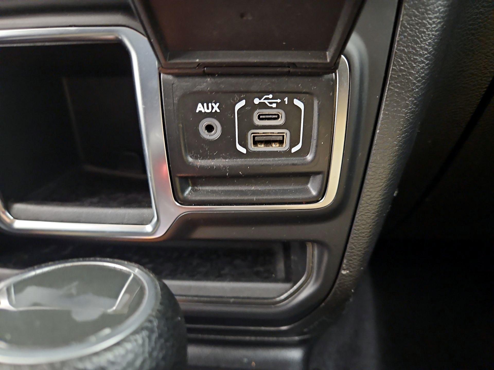 Thumbnail: 2021 Jeep Wrangler - 18