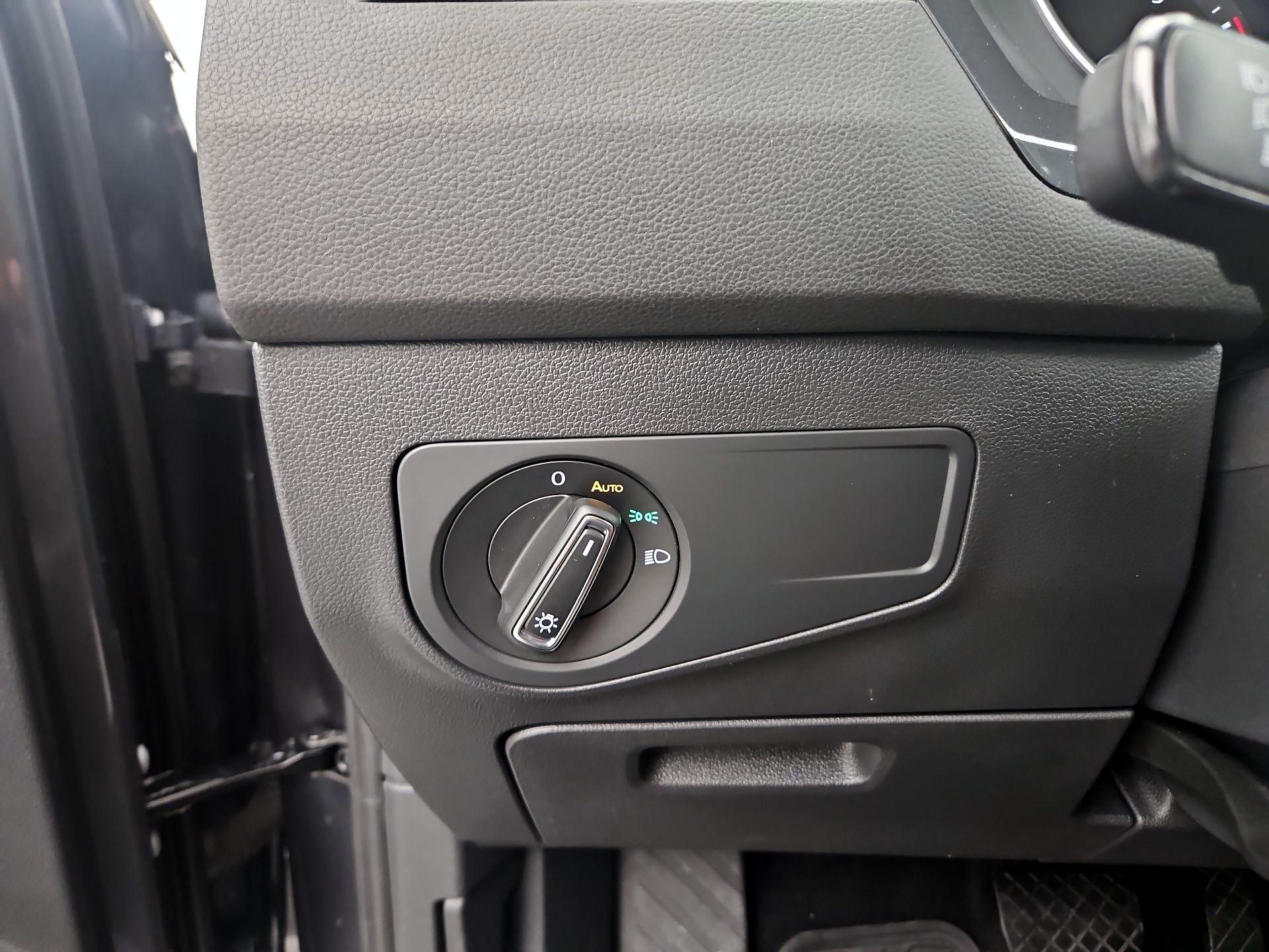 Thumbnail: 2021 Volkswagen Tiguan - 13
