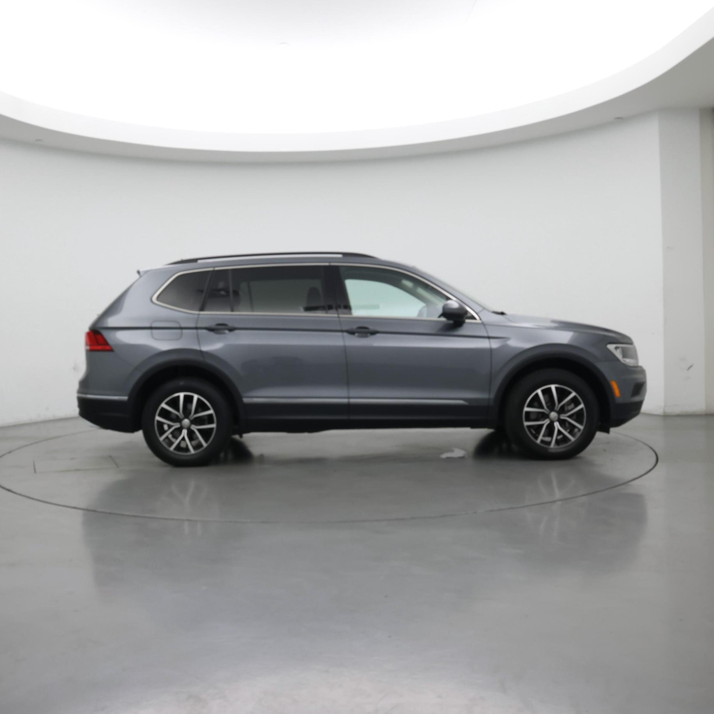 Thumbnail: 2021 Volkswagen Tiguan - 7