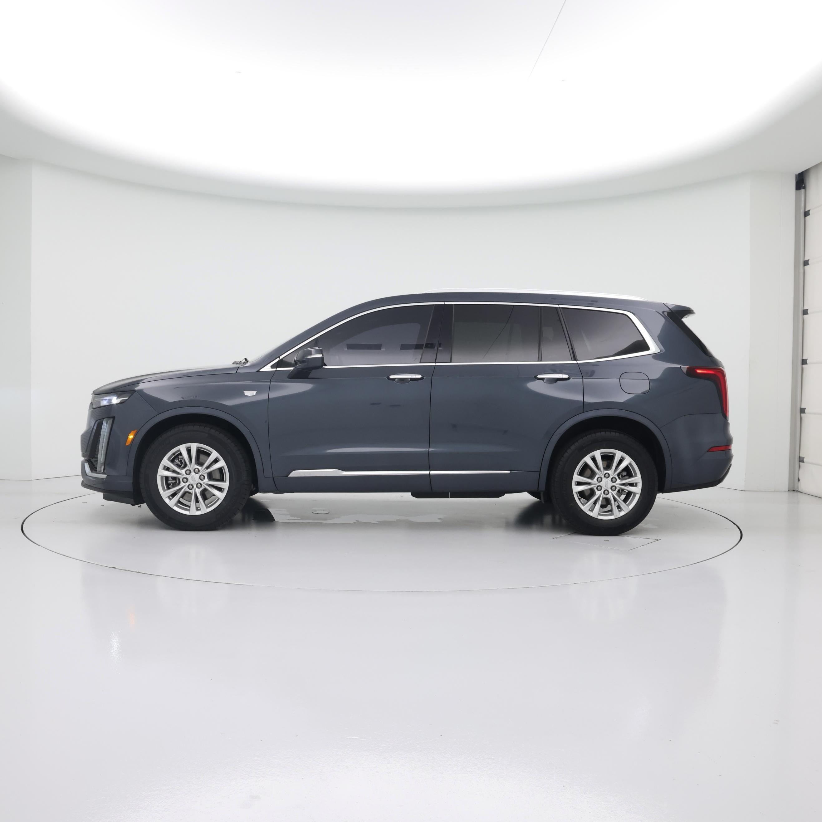 Thumbnail: 2021 Cadillac XT6 - 3