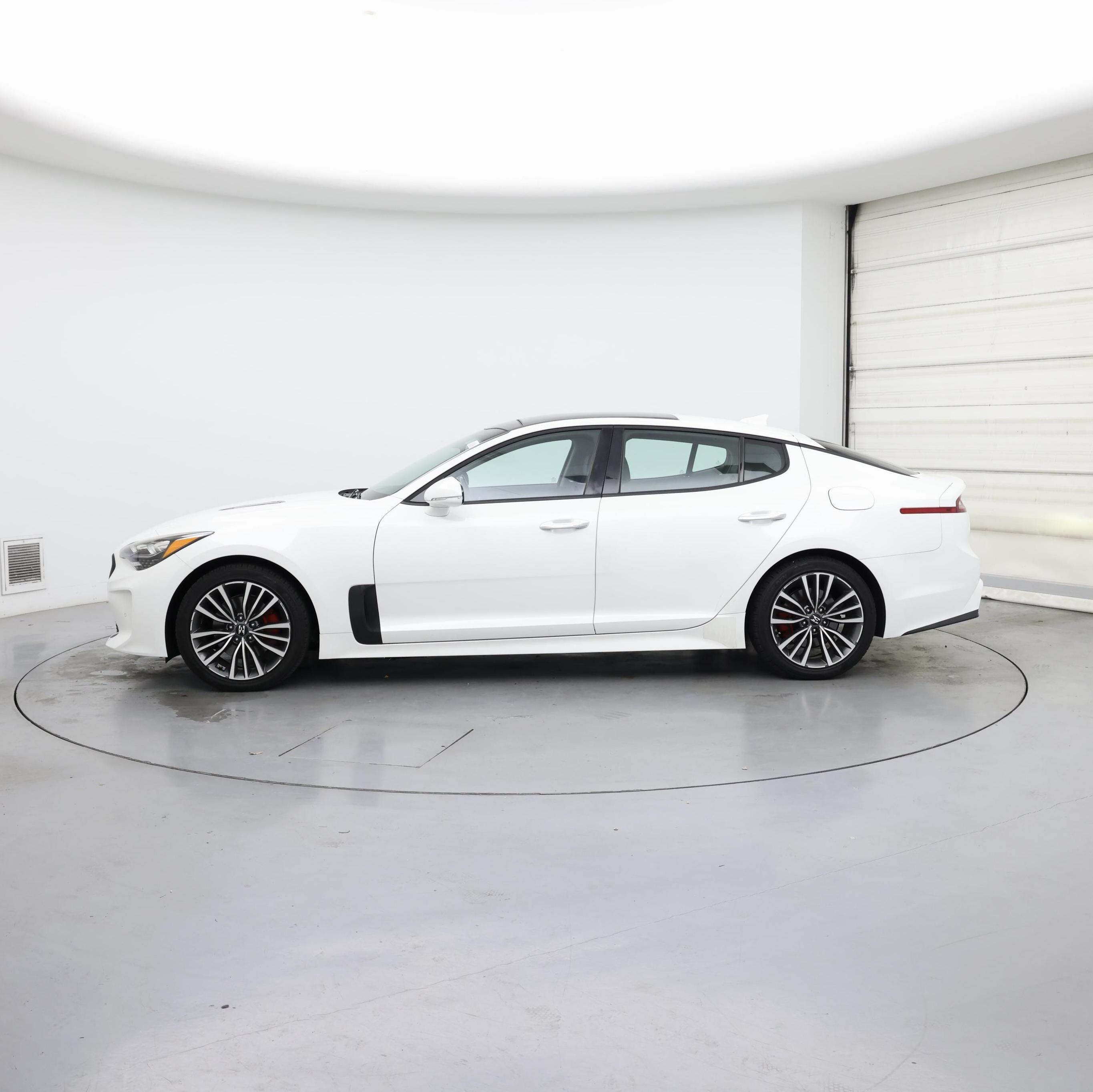 Thumbnail: 2019 Kia Stinger - 3