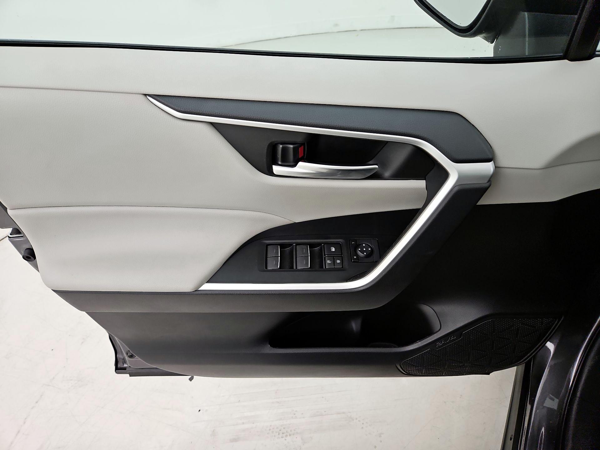 Thumbnail: 2022 Toyota RAV4 - 12