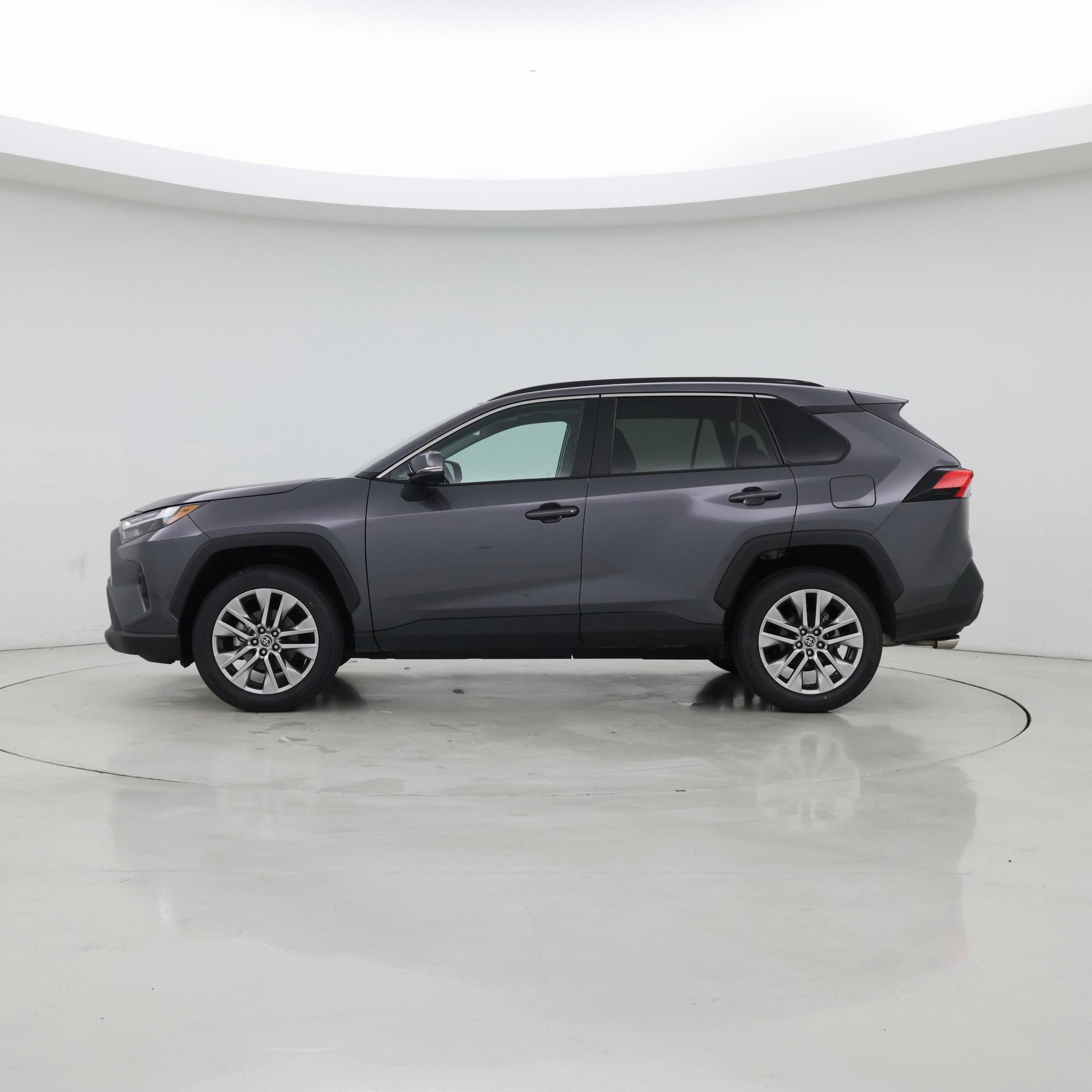 Thumbnail: 2022 Toyota RAV4 - 3