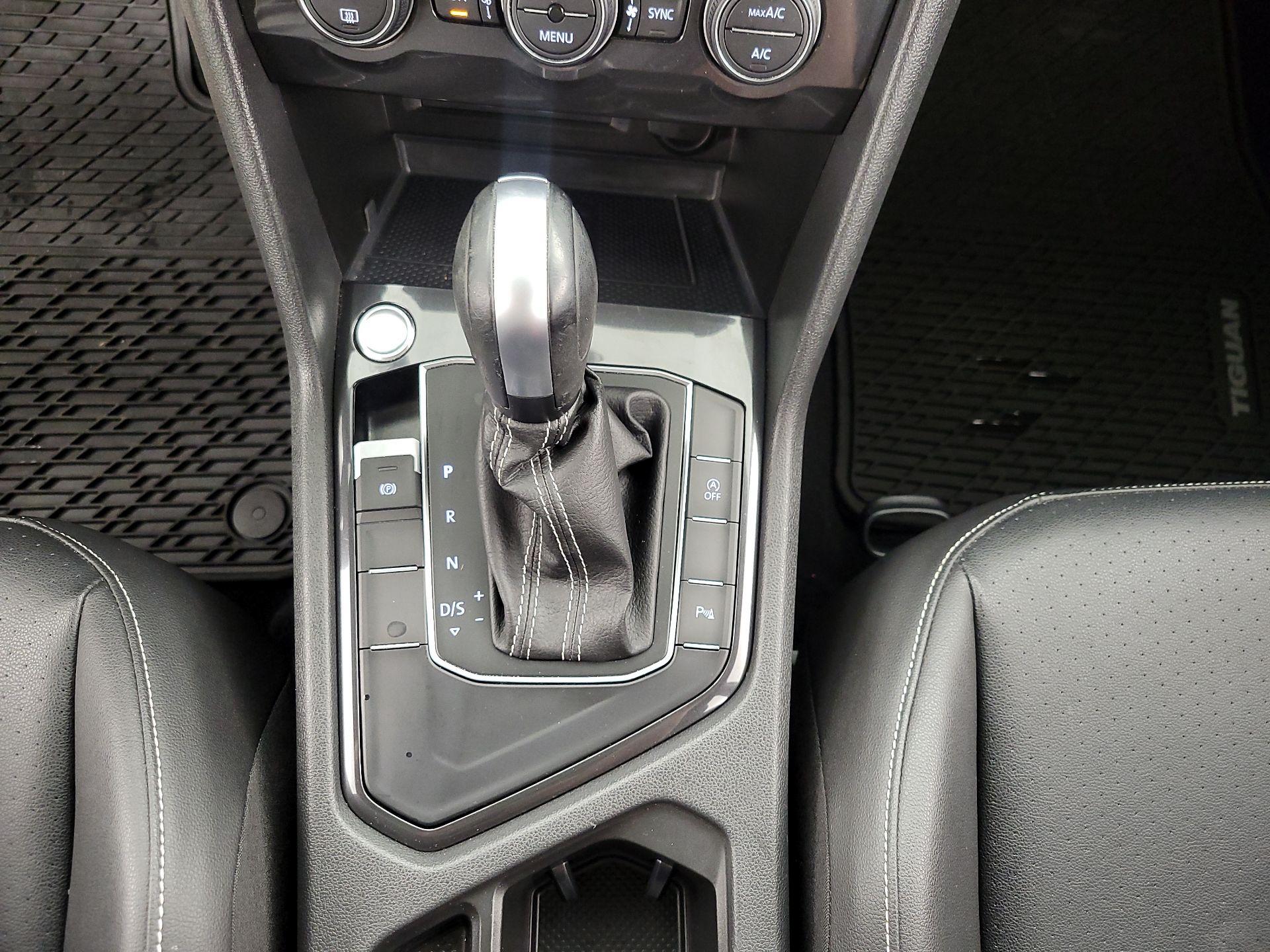 Thumbnail: 2021 Volkswagen Tiguan - 17