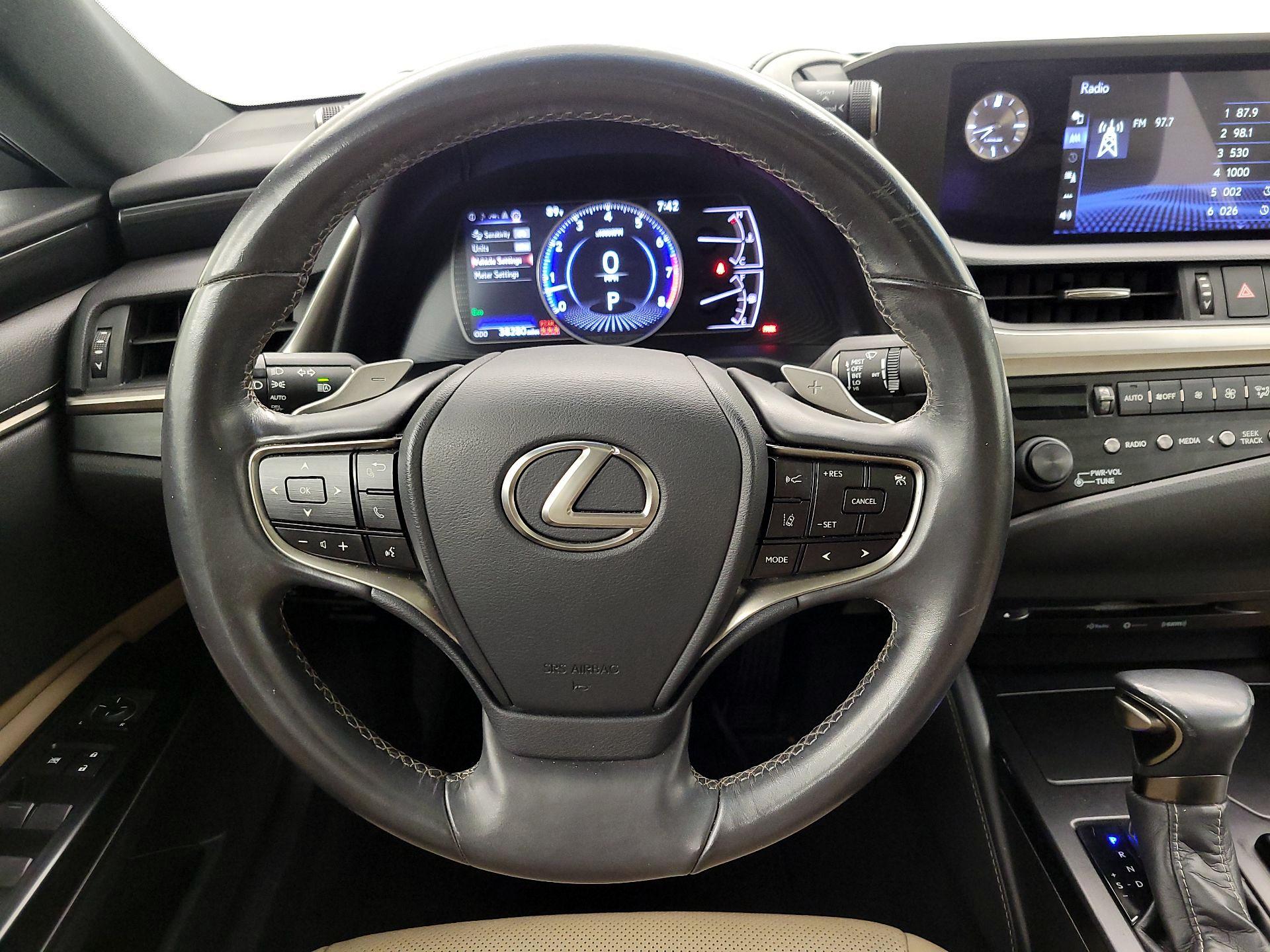 Thumbnail: 2020 Lexus ES - 10