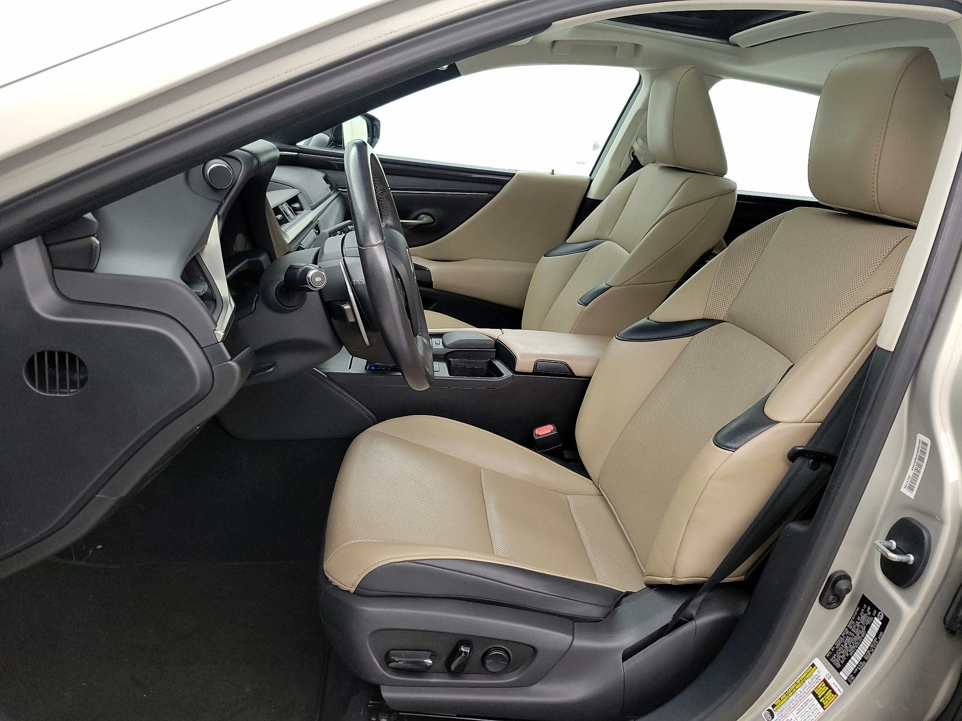 Thumbnail: 2020 Lexus ES - 11