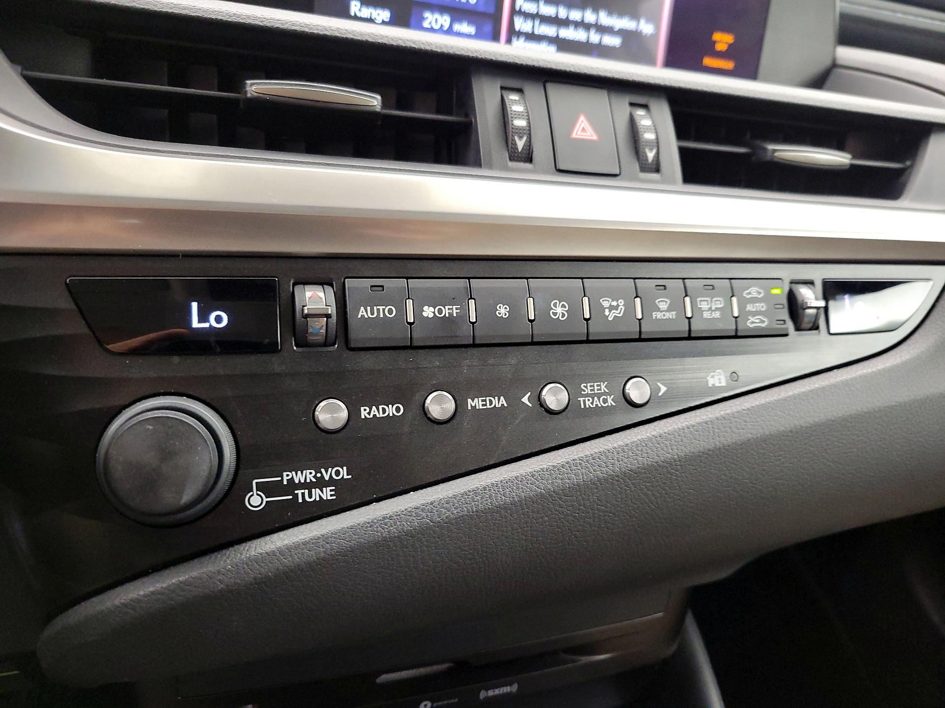 Thumbnail: 2020 Lexus ES - 16