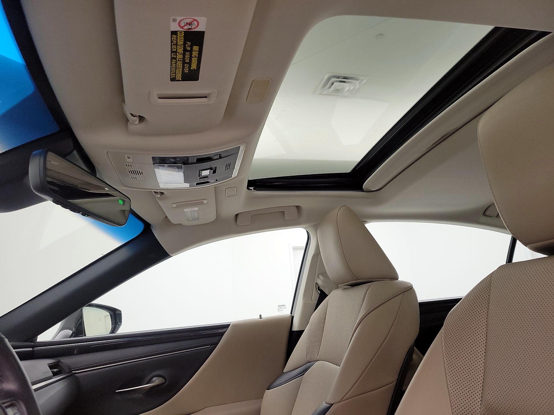 Thumbnail: 2020 Lexus ES - 19