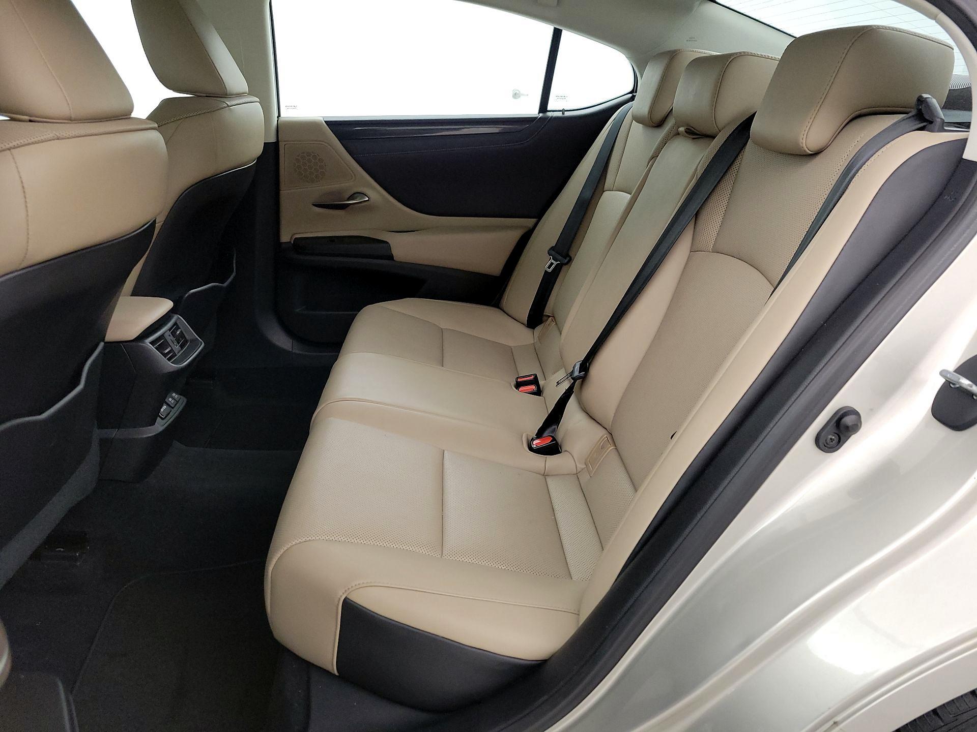 Thumbnail: 2020 Lexus ES - 20