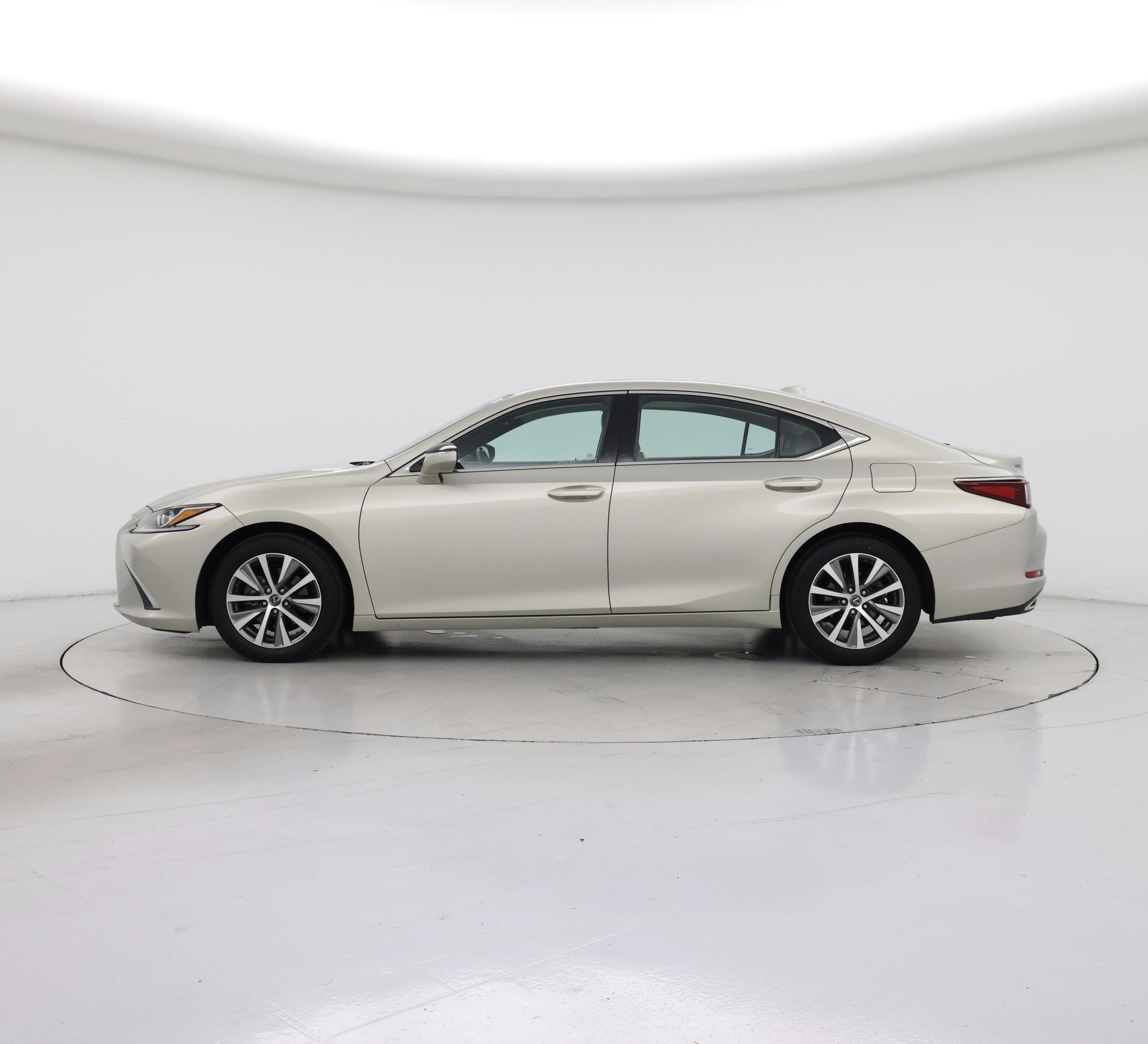 Thumbnail: 2020 Lexus ES - 3