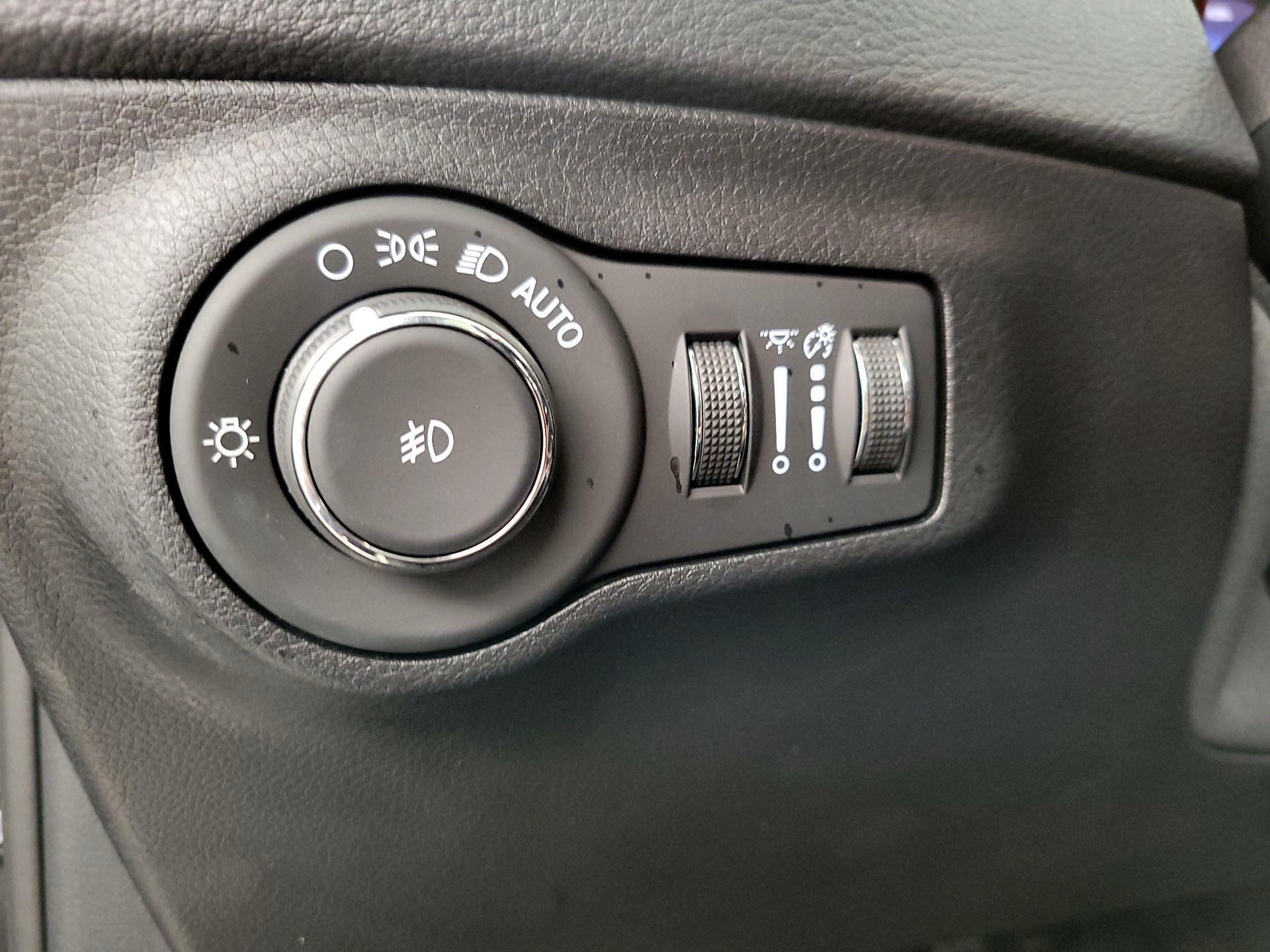 Thumbnail: 2020 Jeep Compass - 13