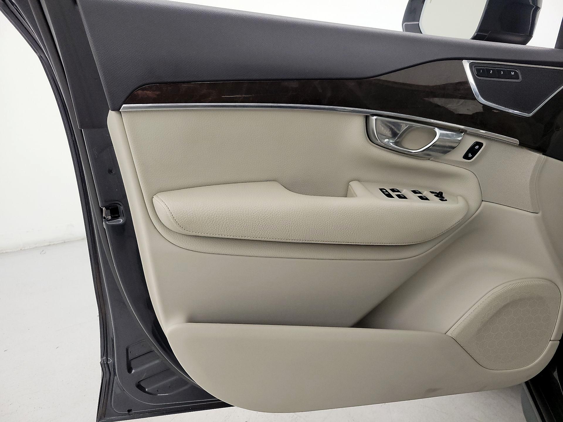 Thumbnail: 2017 Volvo XC90 - 12