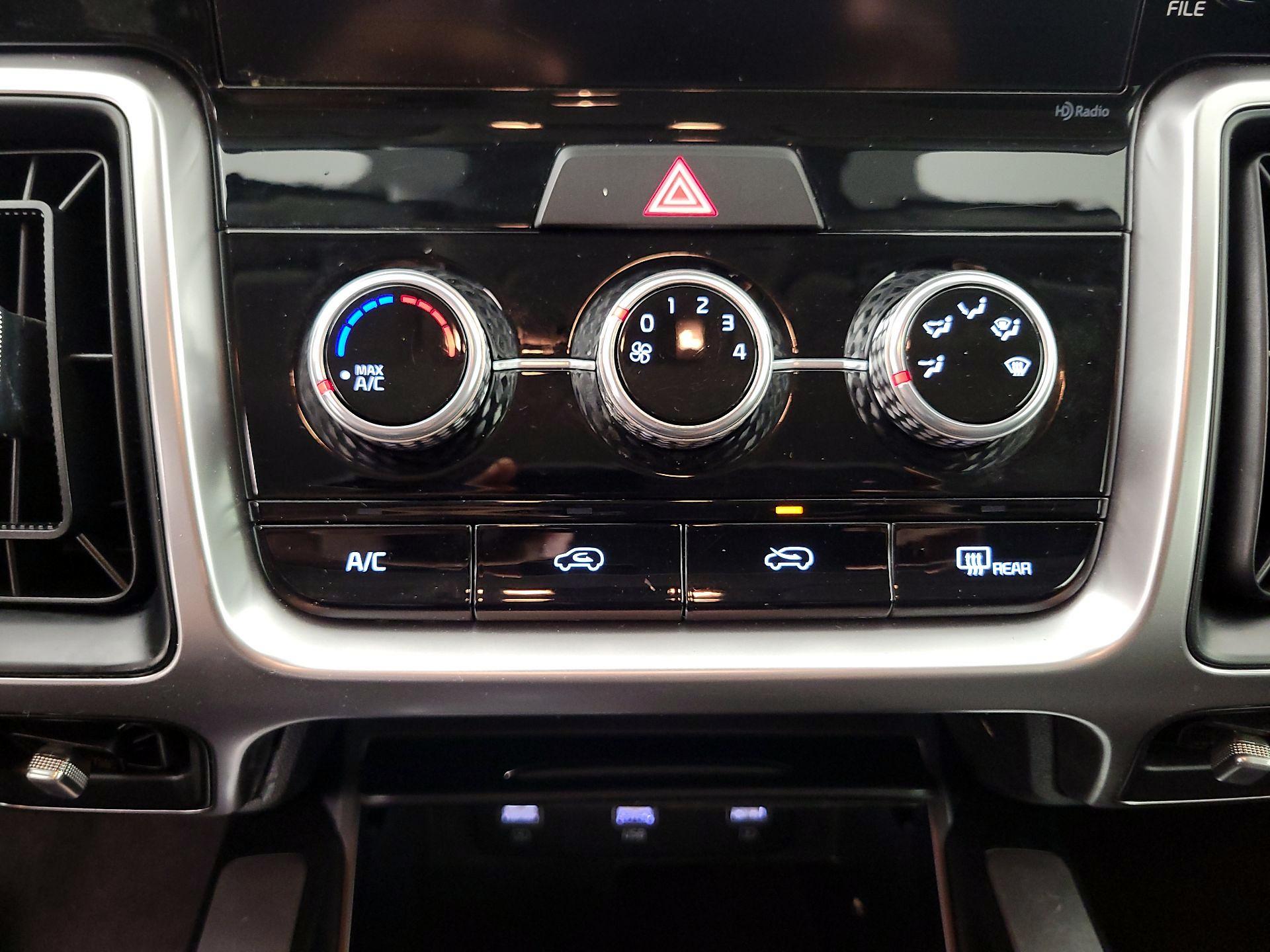 Thumbnail: 2022 Kia Sorento - 16