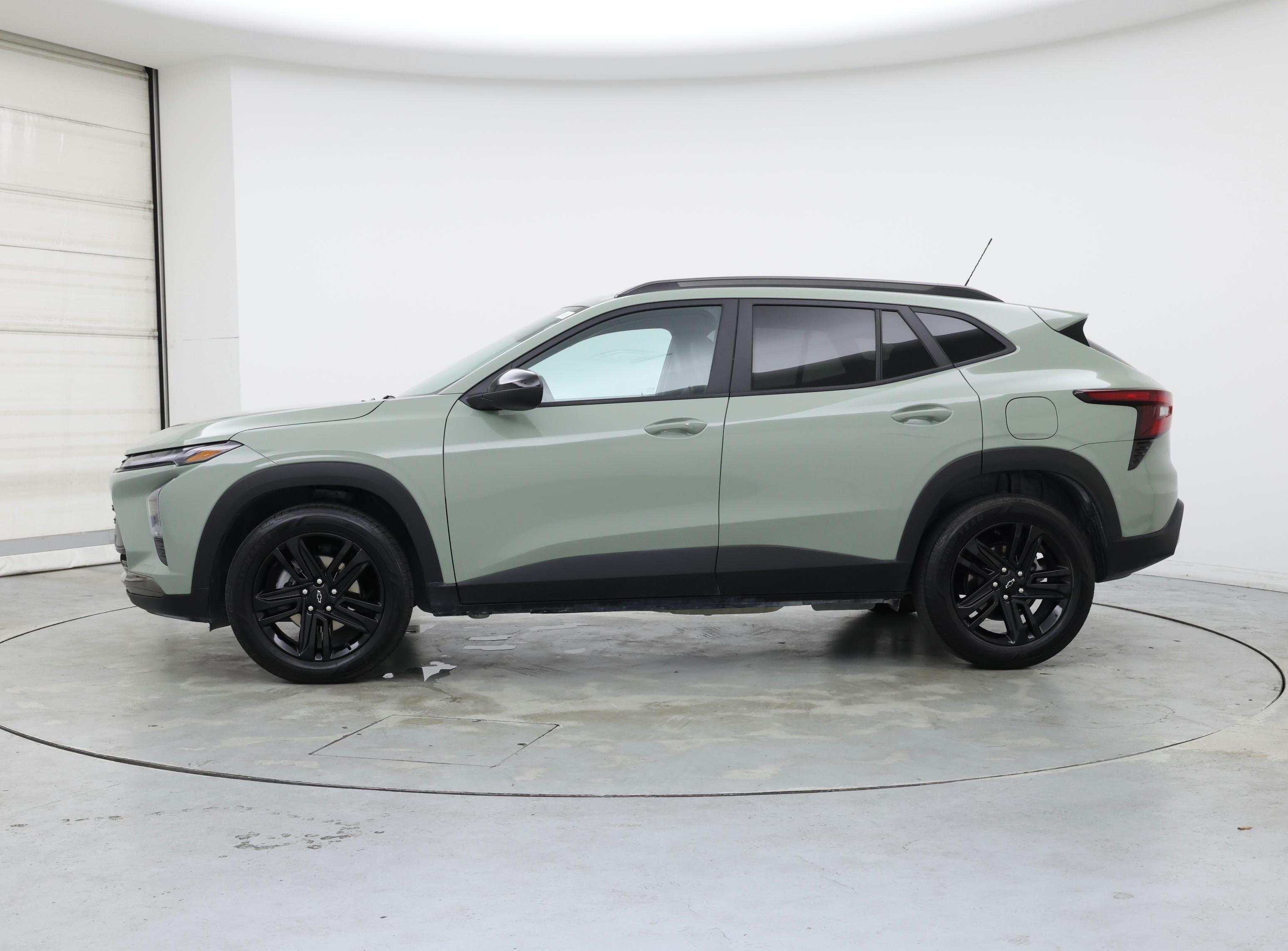 Thumbnail: 2025 Chevrolet Trax - 3