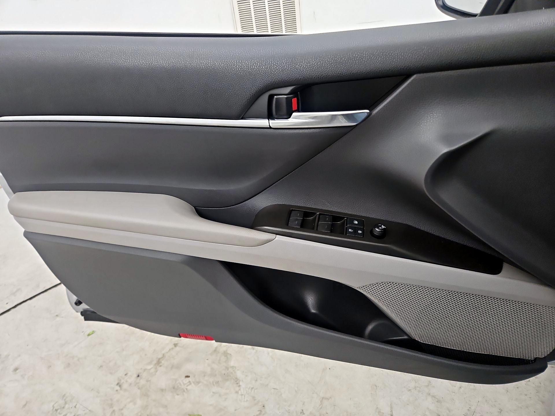 Thumbnail: 2021 Toyota Camry - 12