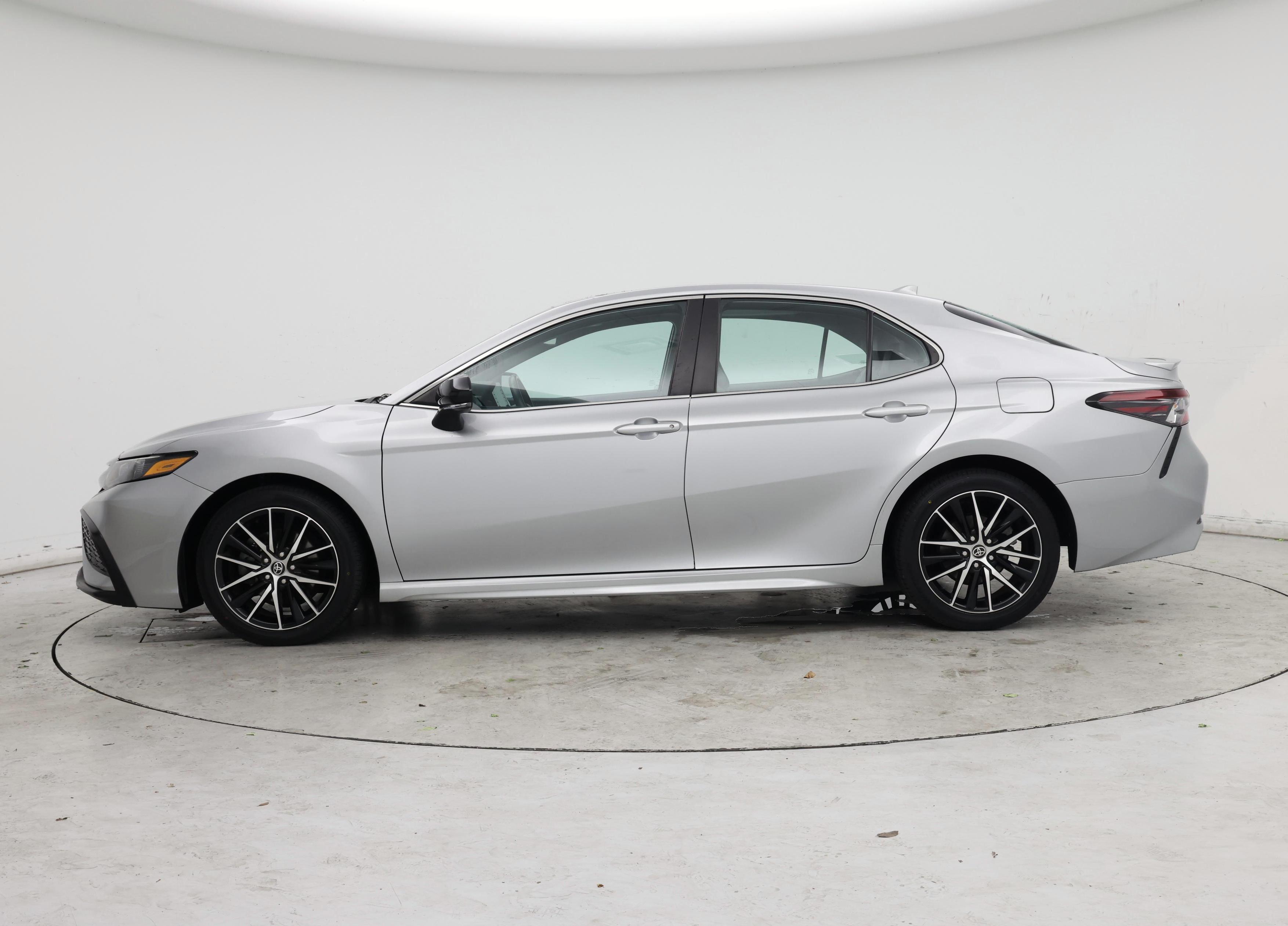 Thumbnail: 2021 Toyota Camry - 3