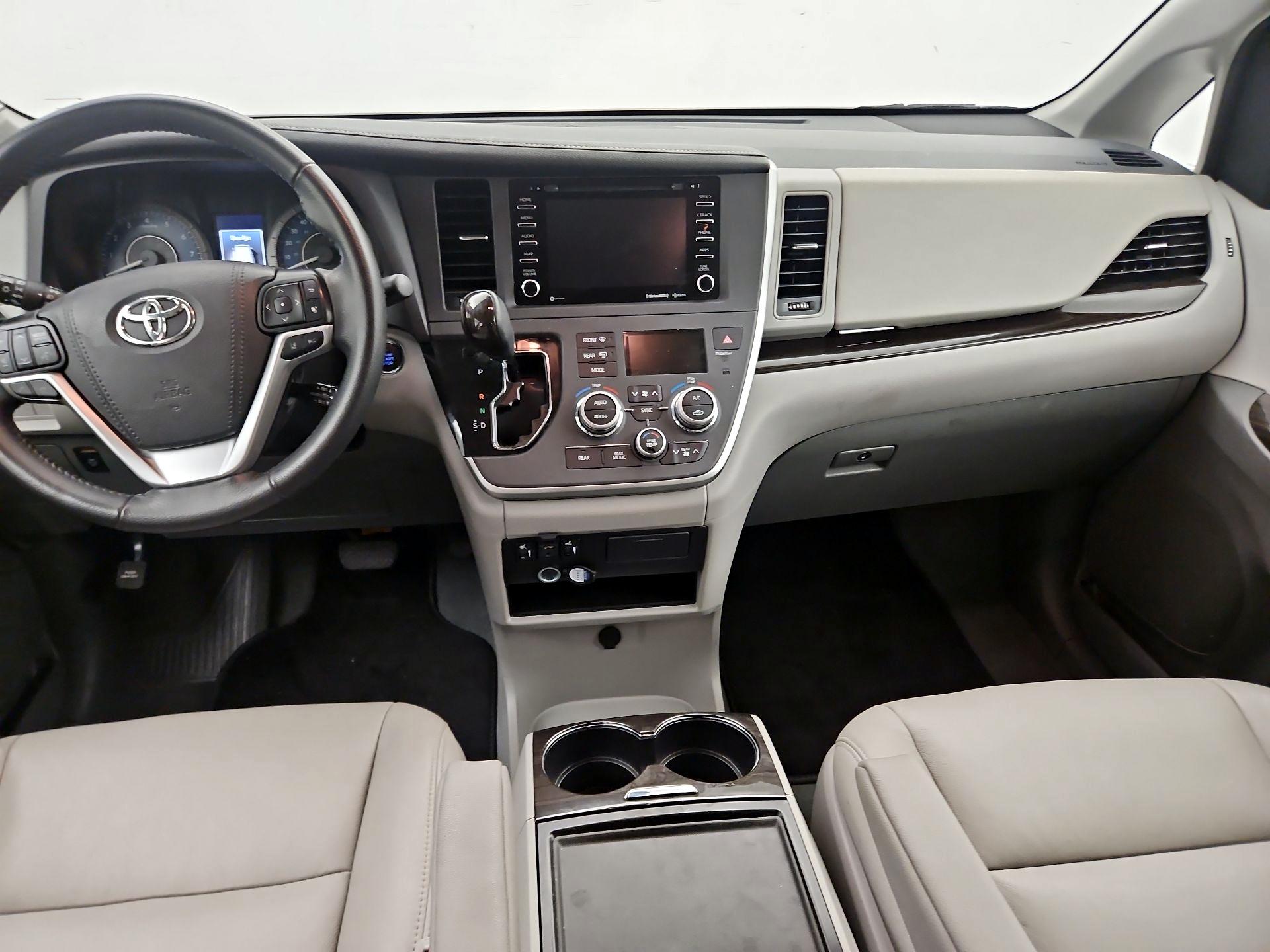 Thumbnail: 2020 Toyota Sienna - 9