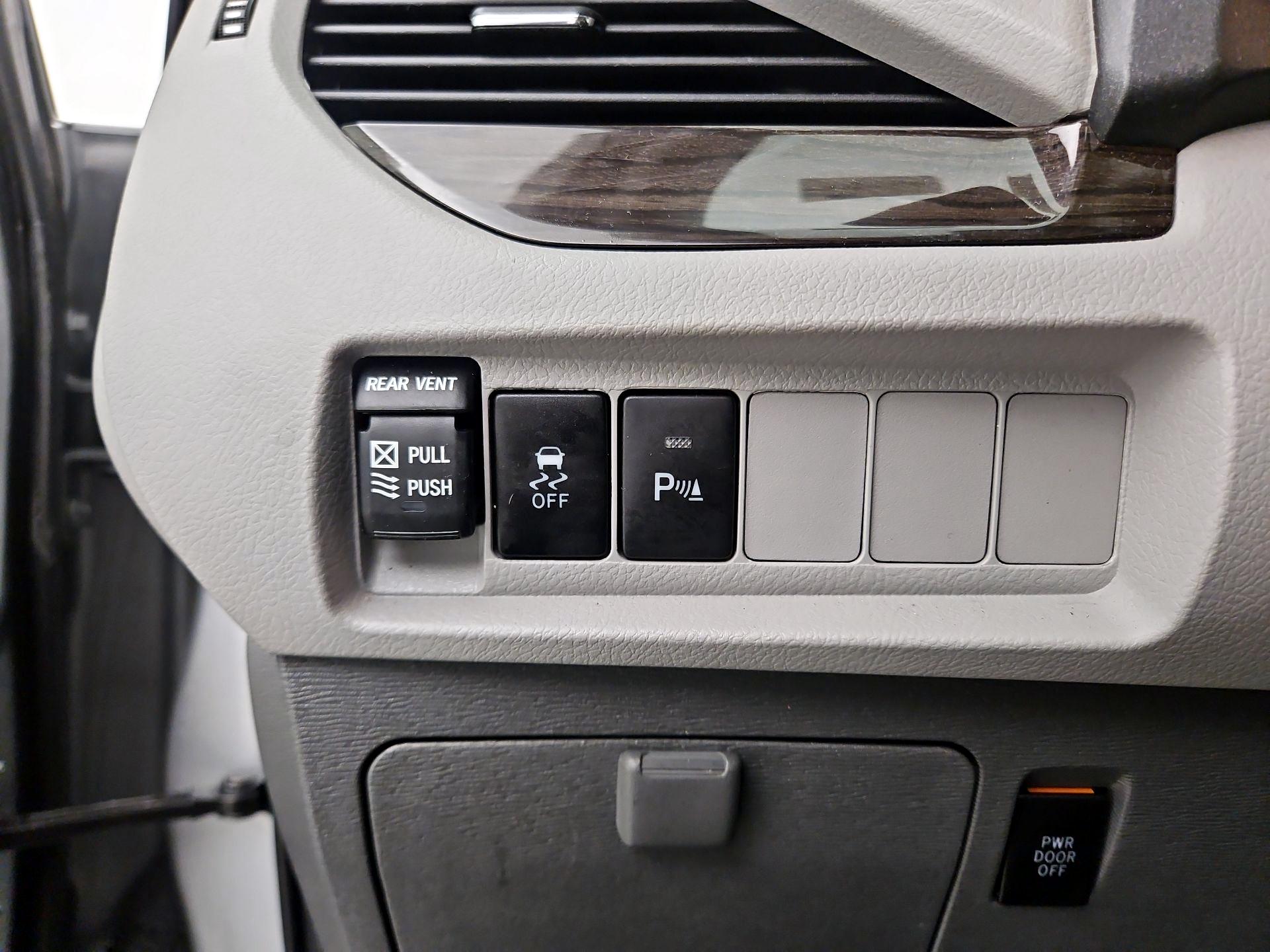 Thumbnail: 2020 Toyota Sienna - 13
