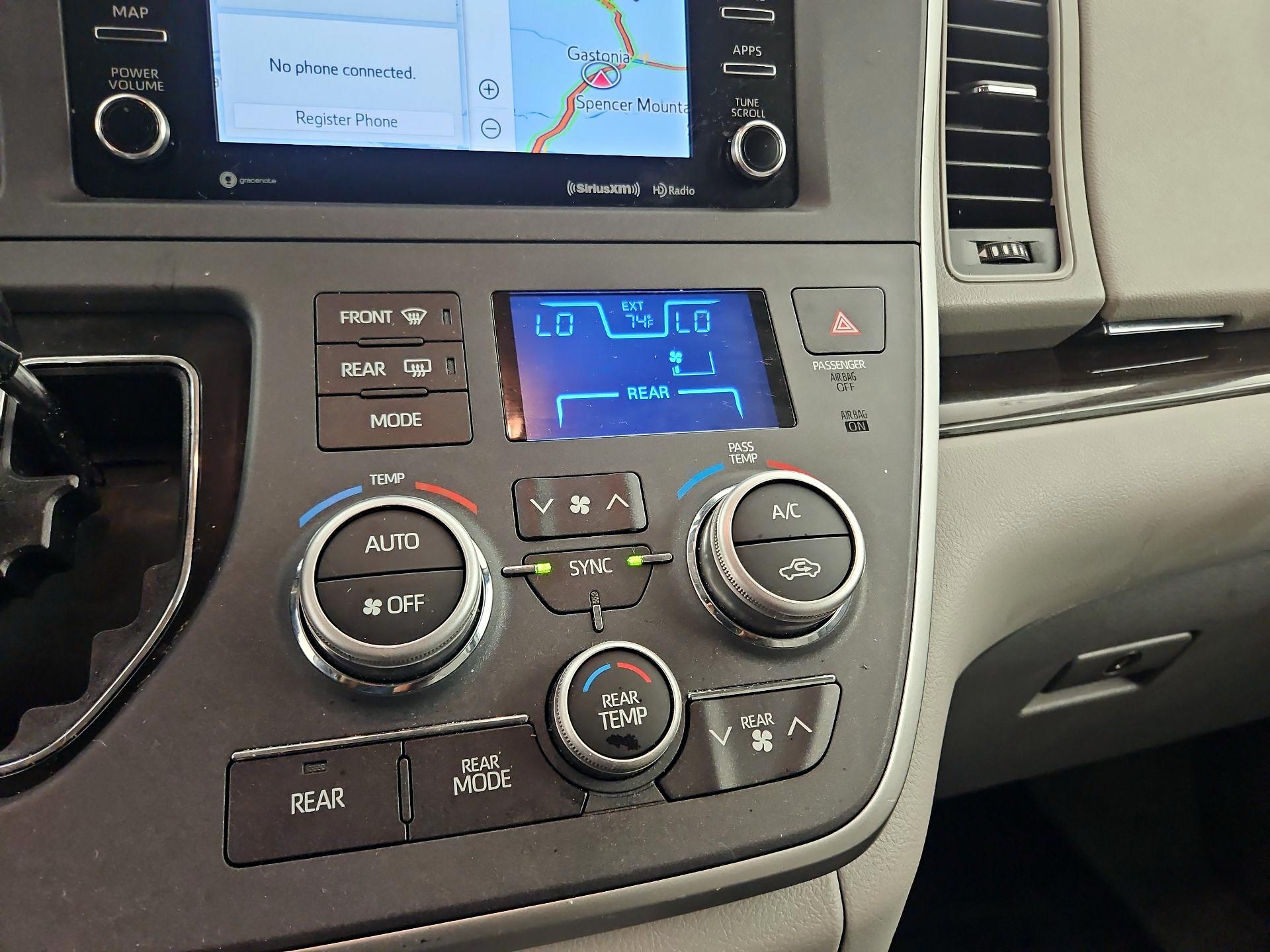 Thumbnail: 2020 Toyota Sienna - 16