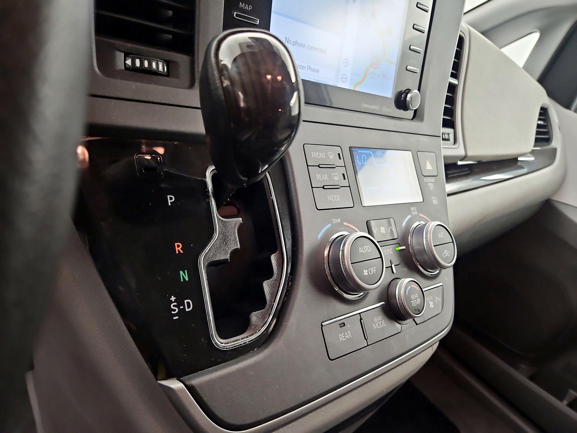 Thumbnail: 2020 Toyota Sienna - 17
