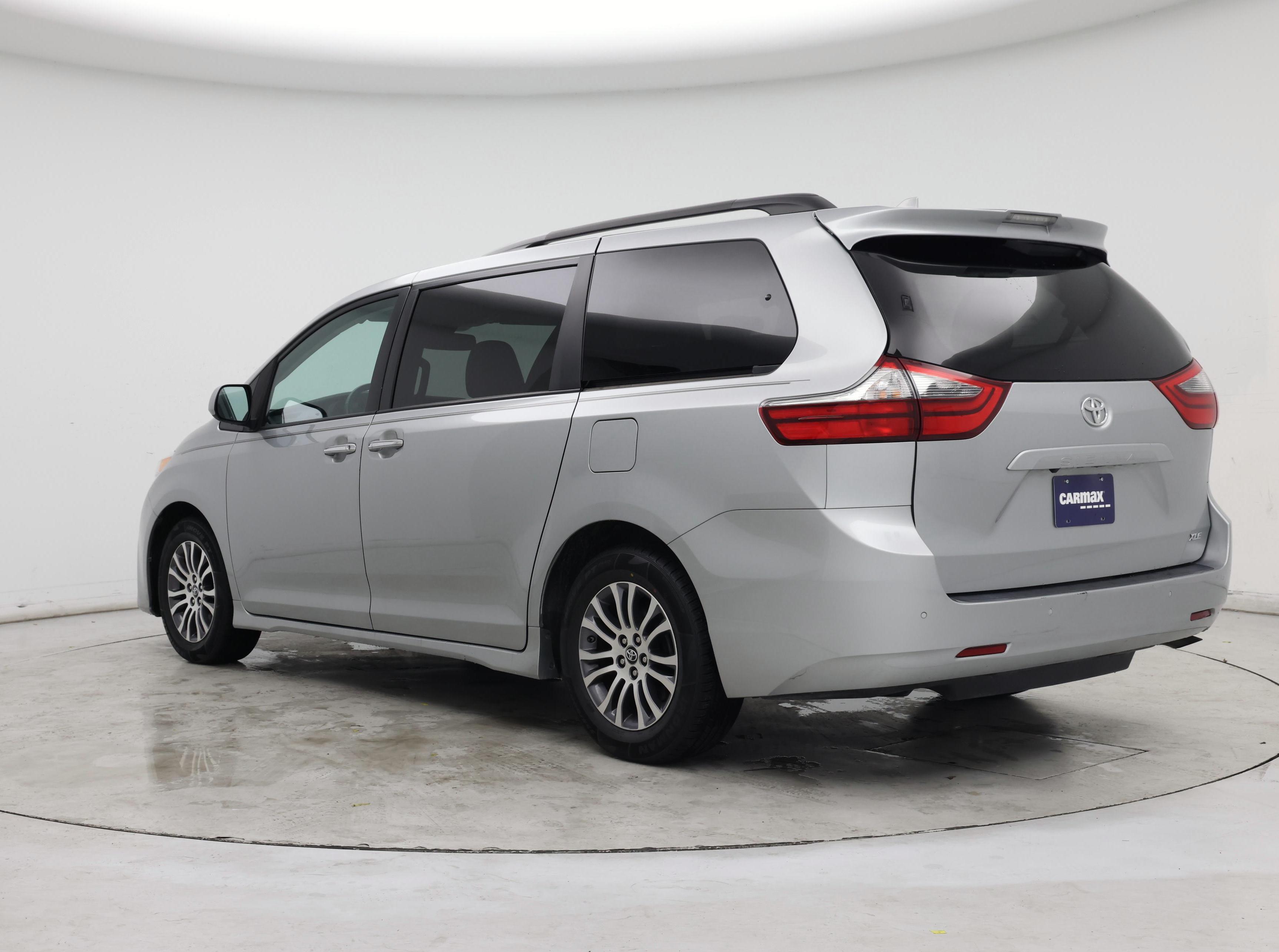 Thumbnail: 2020 Toyota Sienna - 2