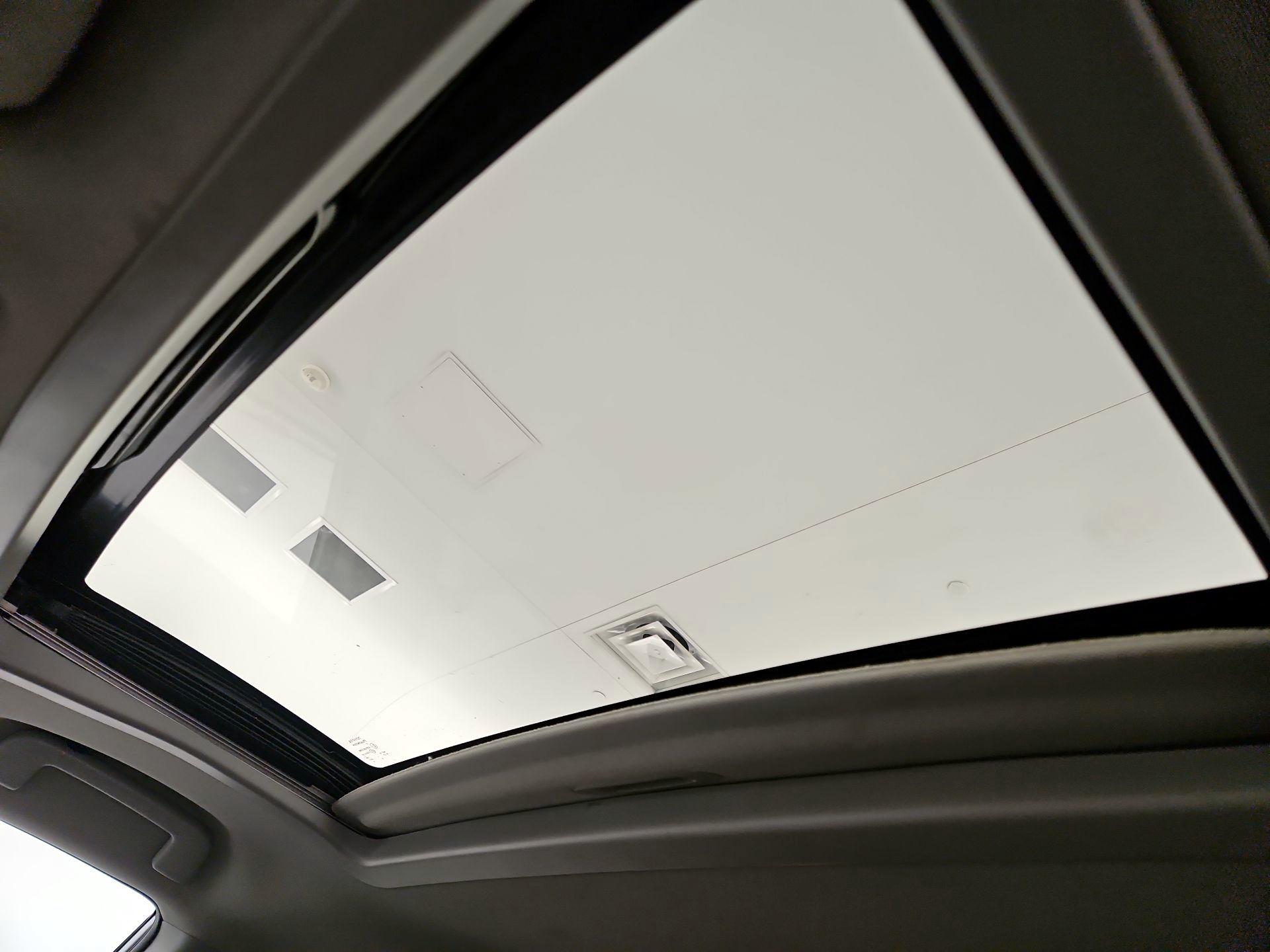 Thumbnail: 2020 Toyota Sienna - 19