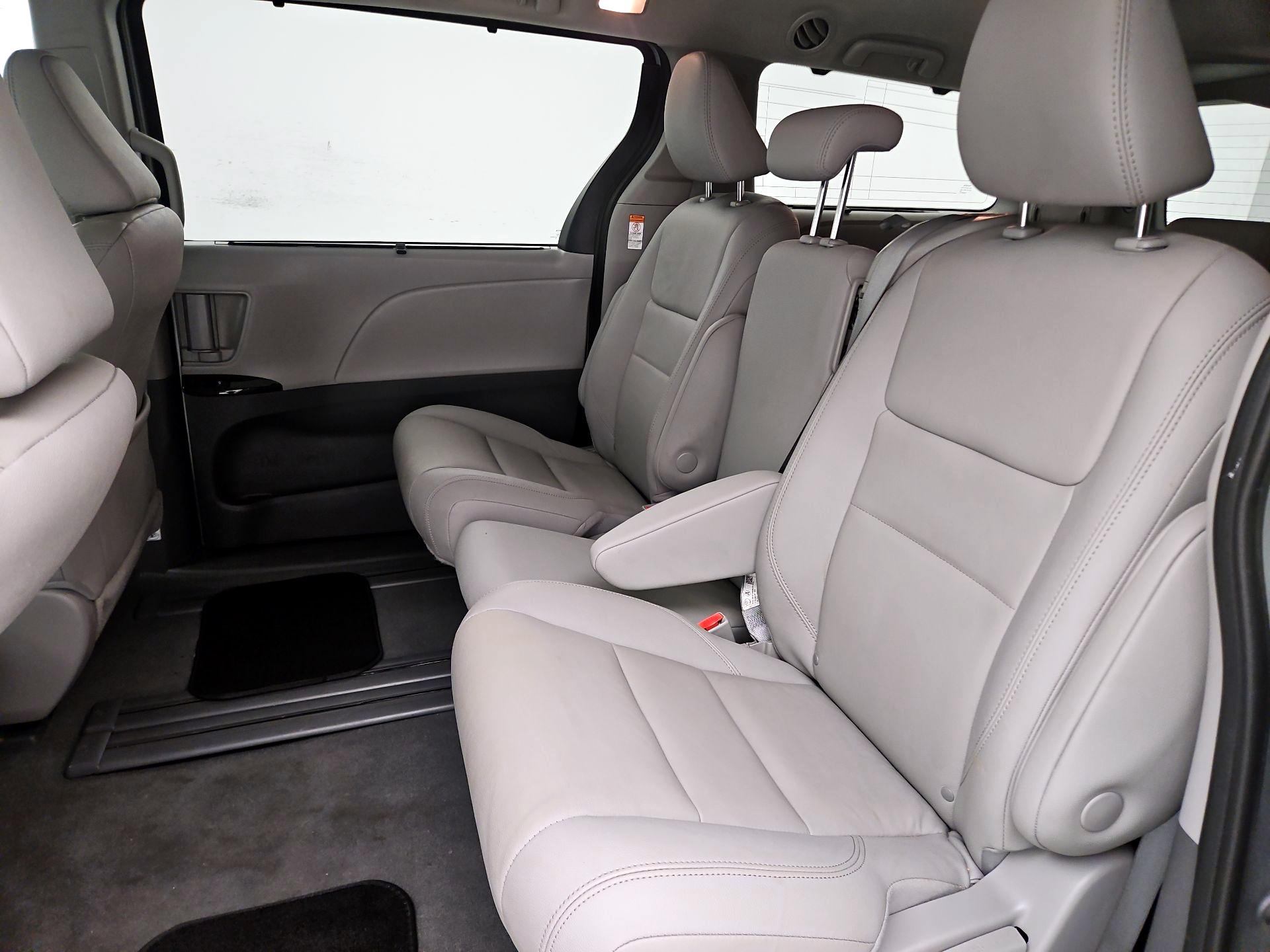 Thumbnail: 2020 Toyota Sienna - 20