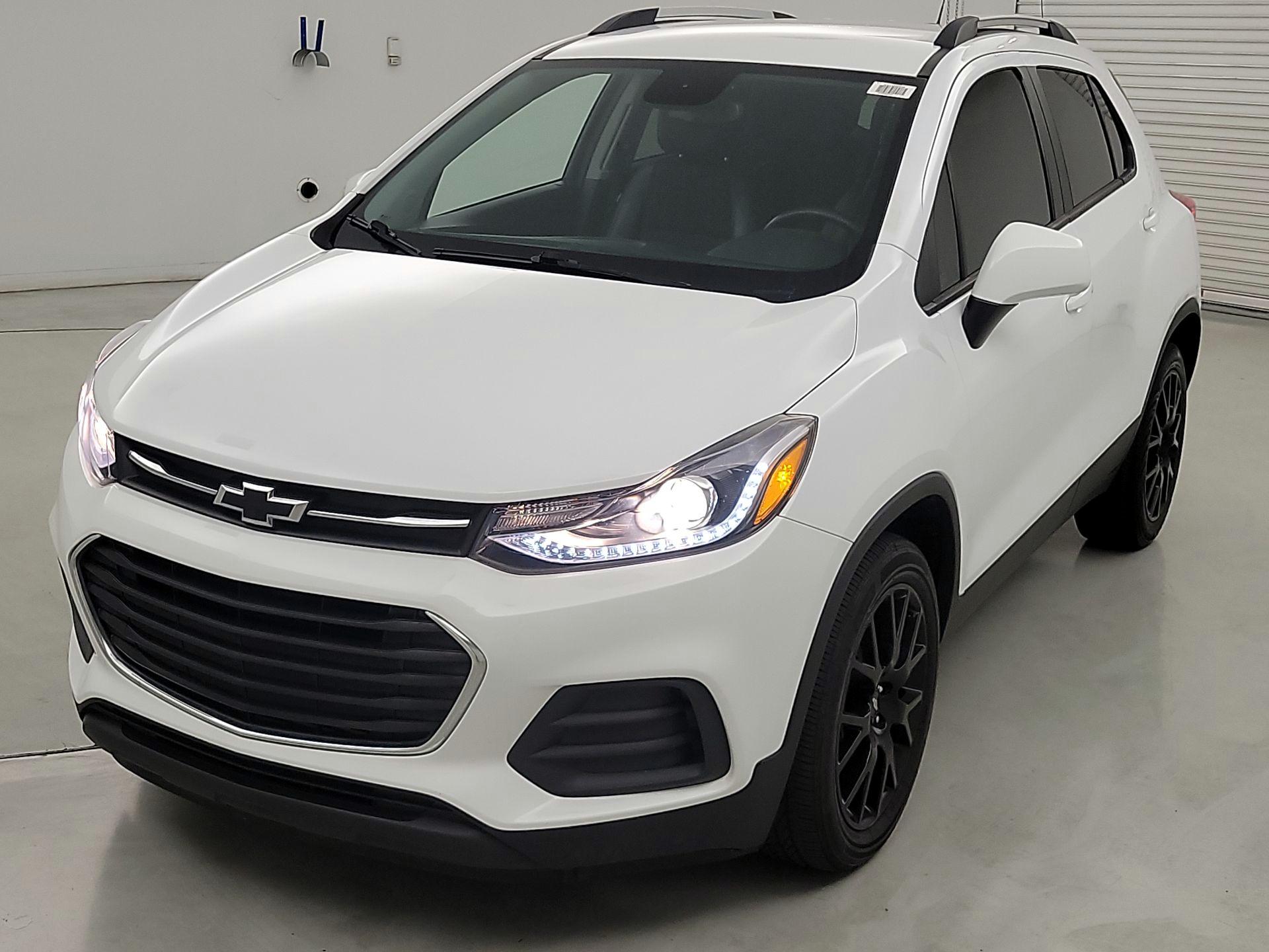 Thumbnail: 2021 Chevrolet Trax - 3