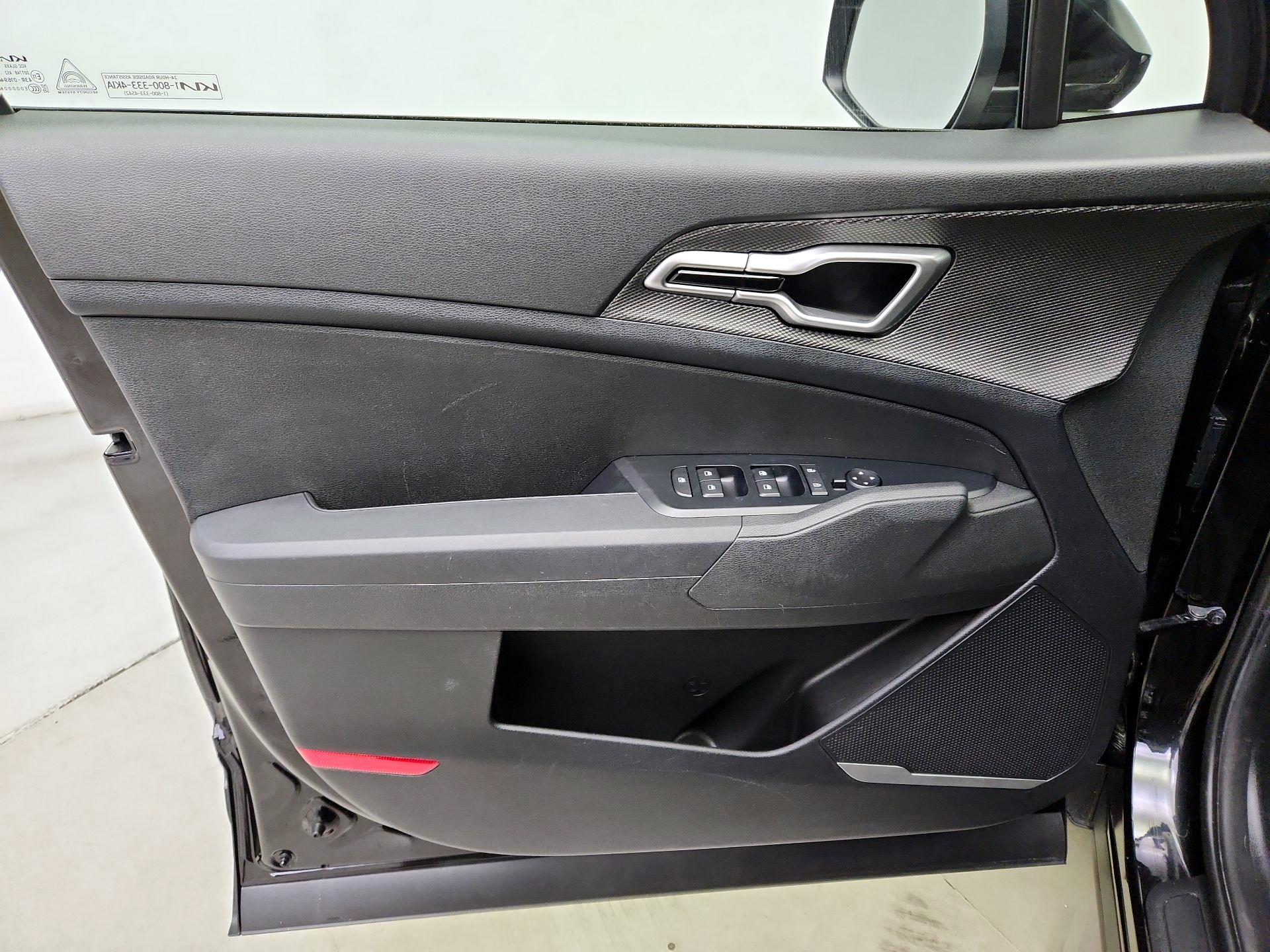 Thumbnail: 2023 Kia Sportage - 12