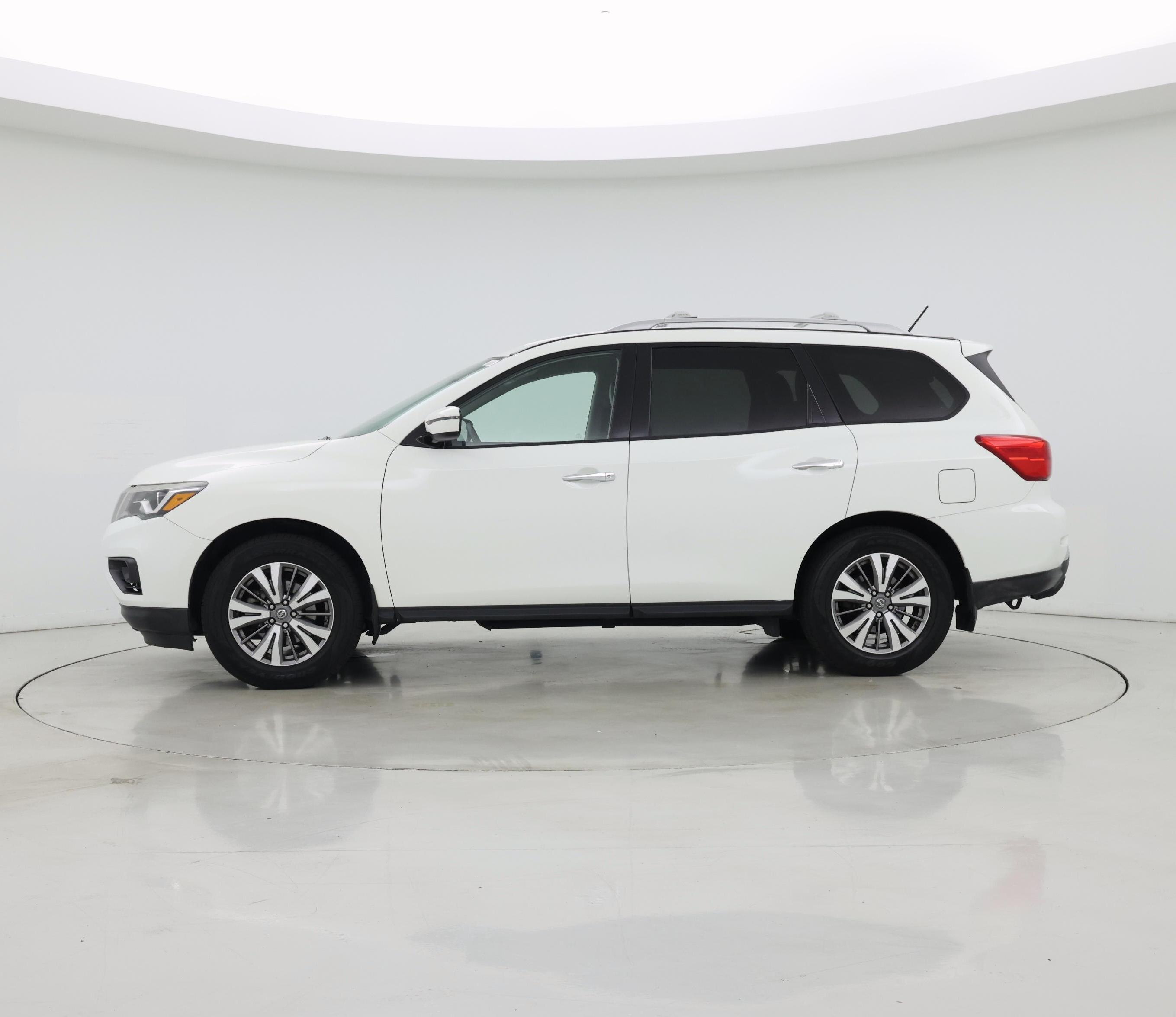 Thumbnail: 2018 Nissan Pathfinder - 3