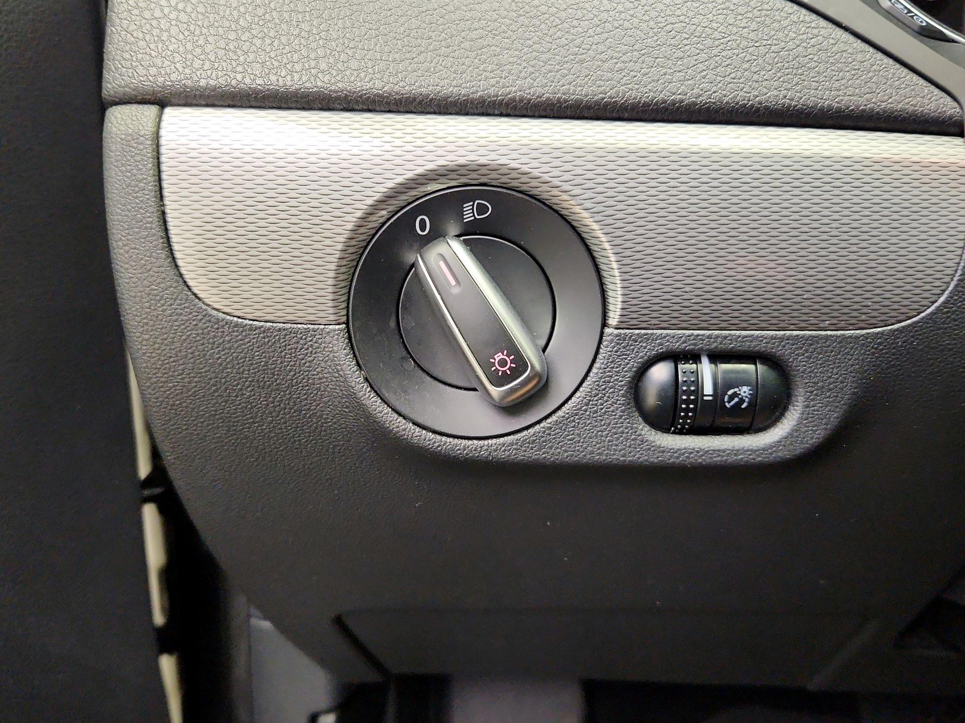 Thumbnail: 2015 Volkswagen Jetta - 13