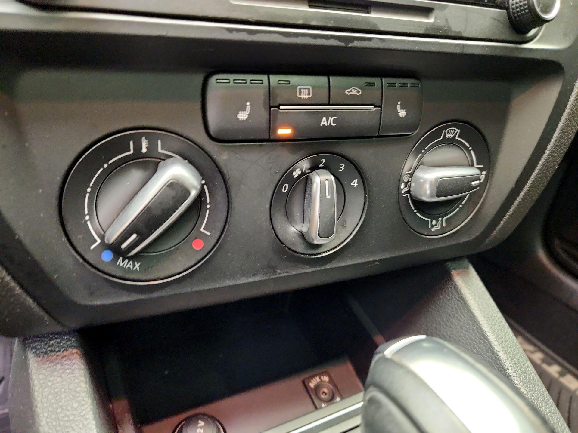 Thumbnail: 2015 Volkswagen Jetta - 16