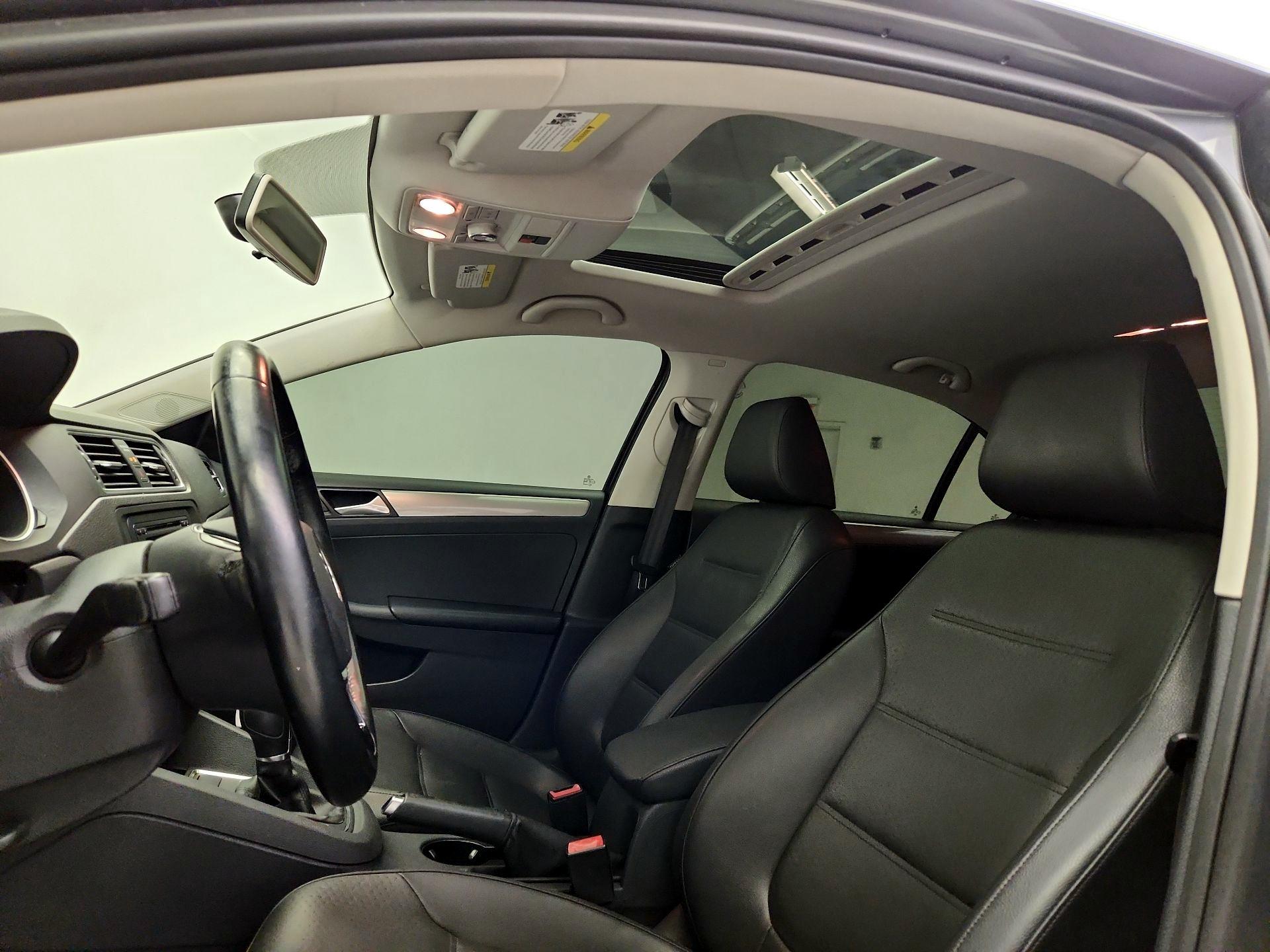 Thumbnail: 2015 Volkswagen Jetta - 19