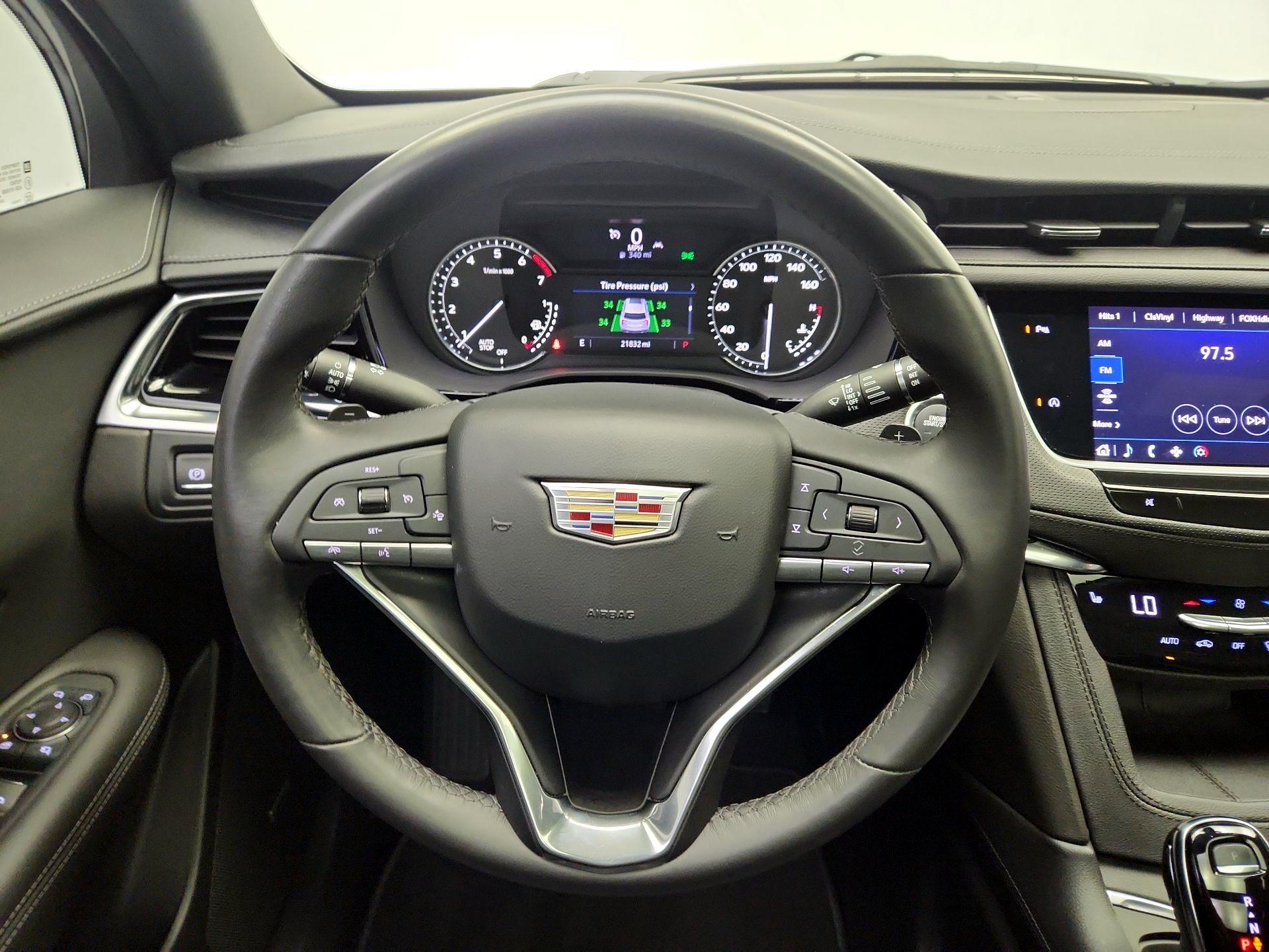 Thumbnail: 2023 Cadillac XT6 - 10