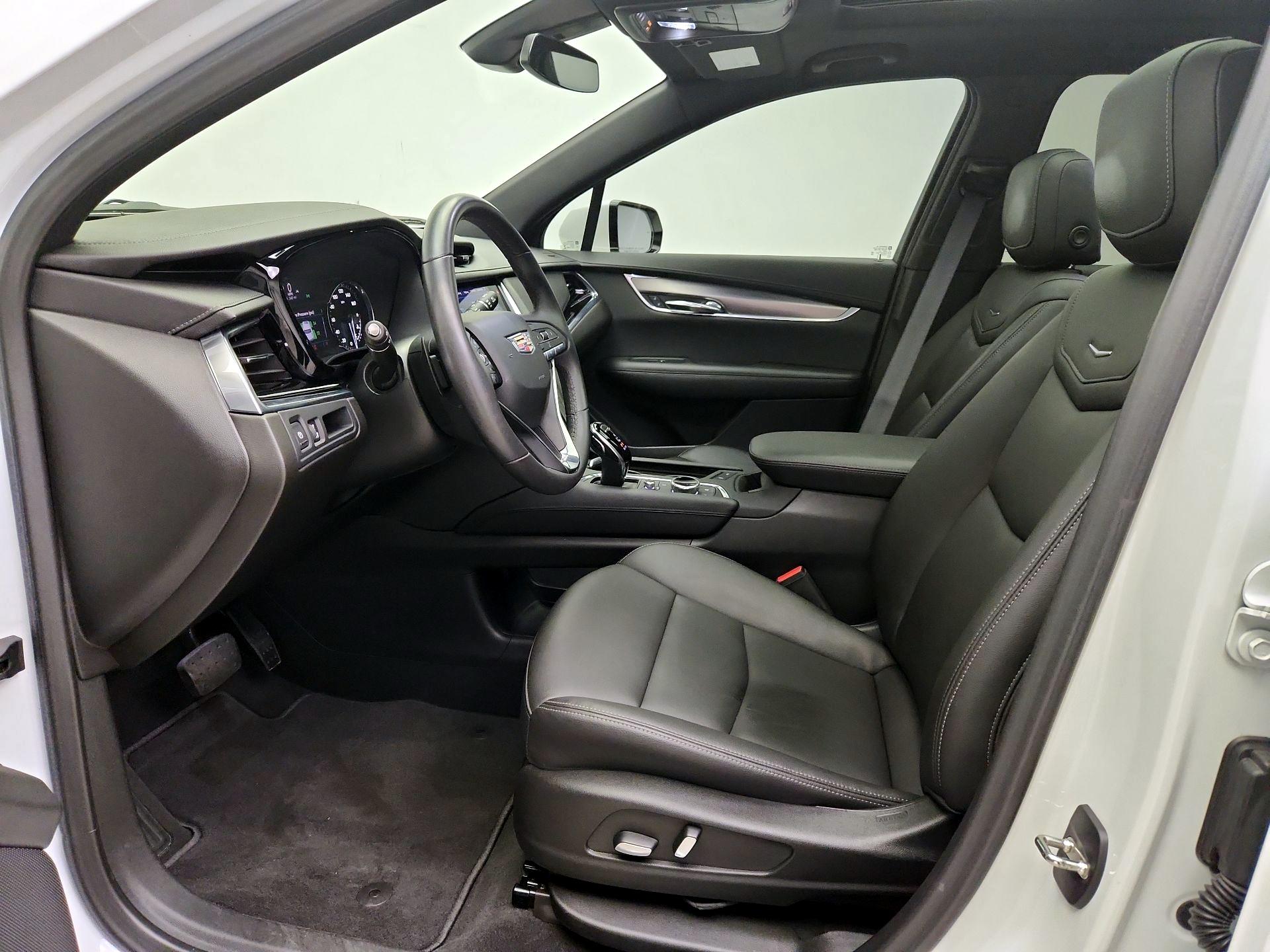 Thumbnail: 2023 Cadillac XT6 - 11