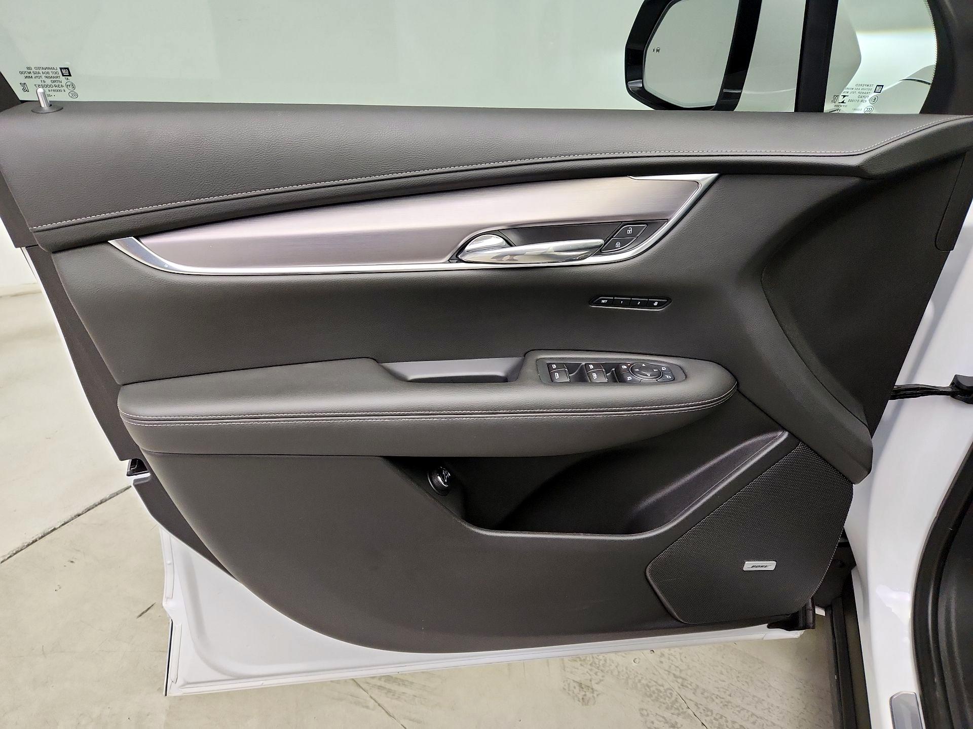 Thumbnail: 2023 Cadillac XT6 - 12