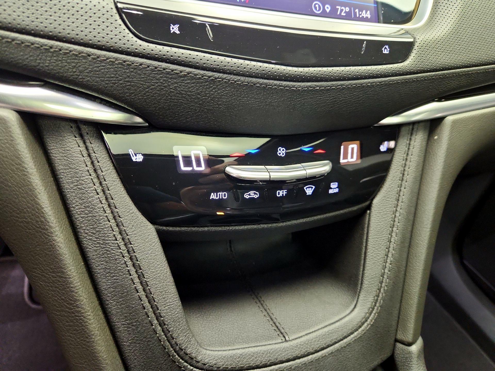 Thumbnail: 2023 Cadillac XT6 - 16