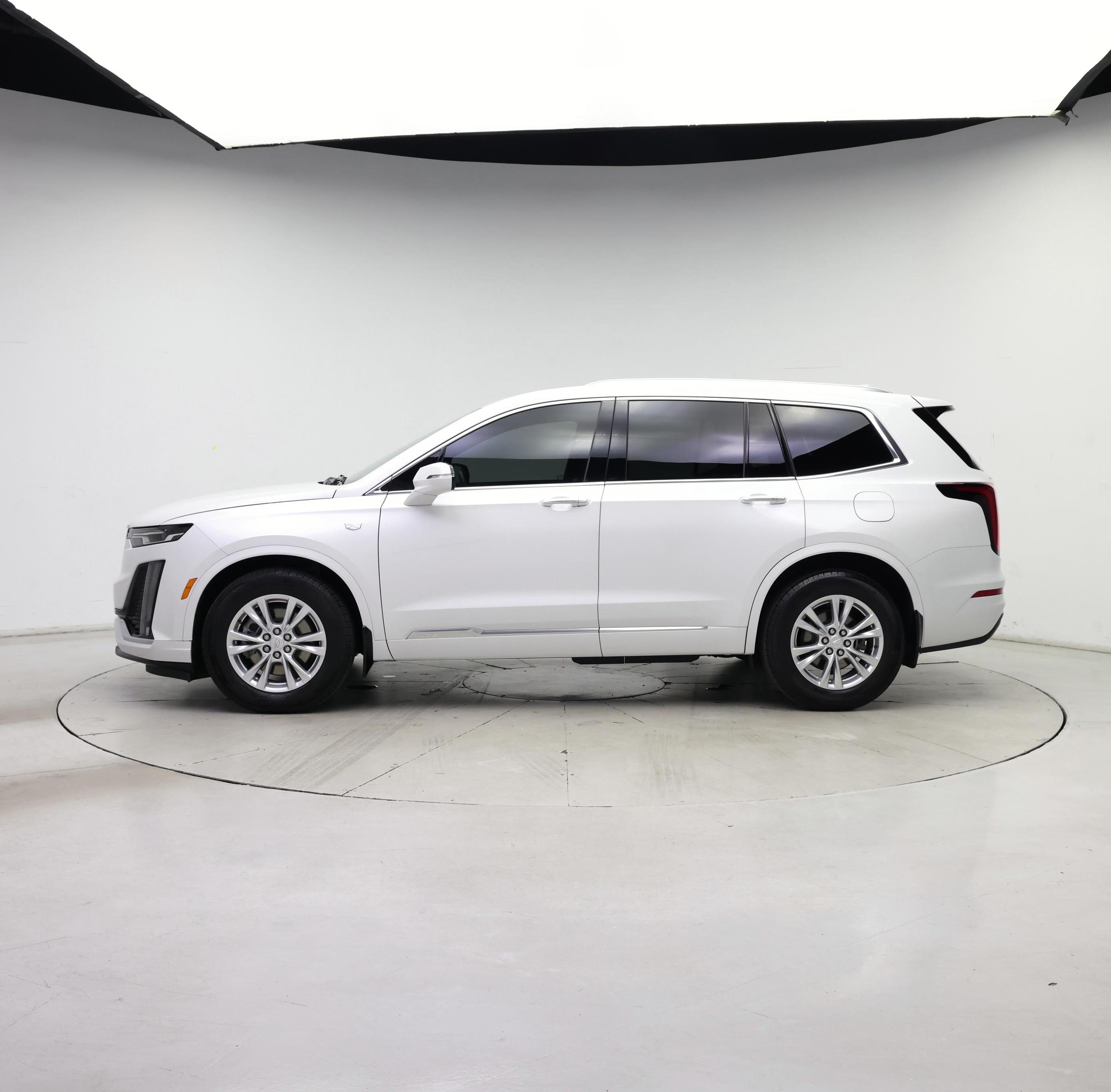 Thumbnail: 2023 Cadillac XT6 - 3