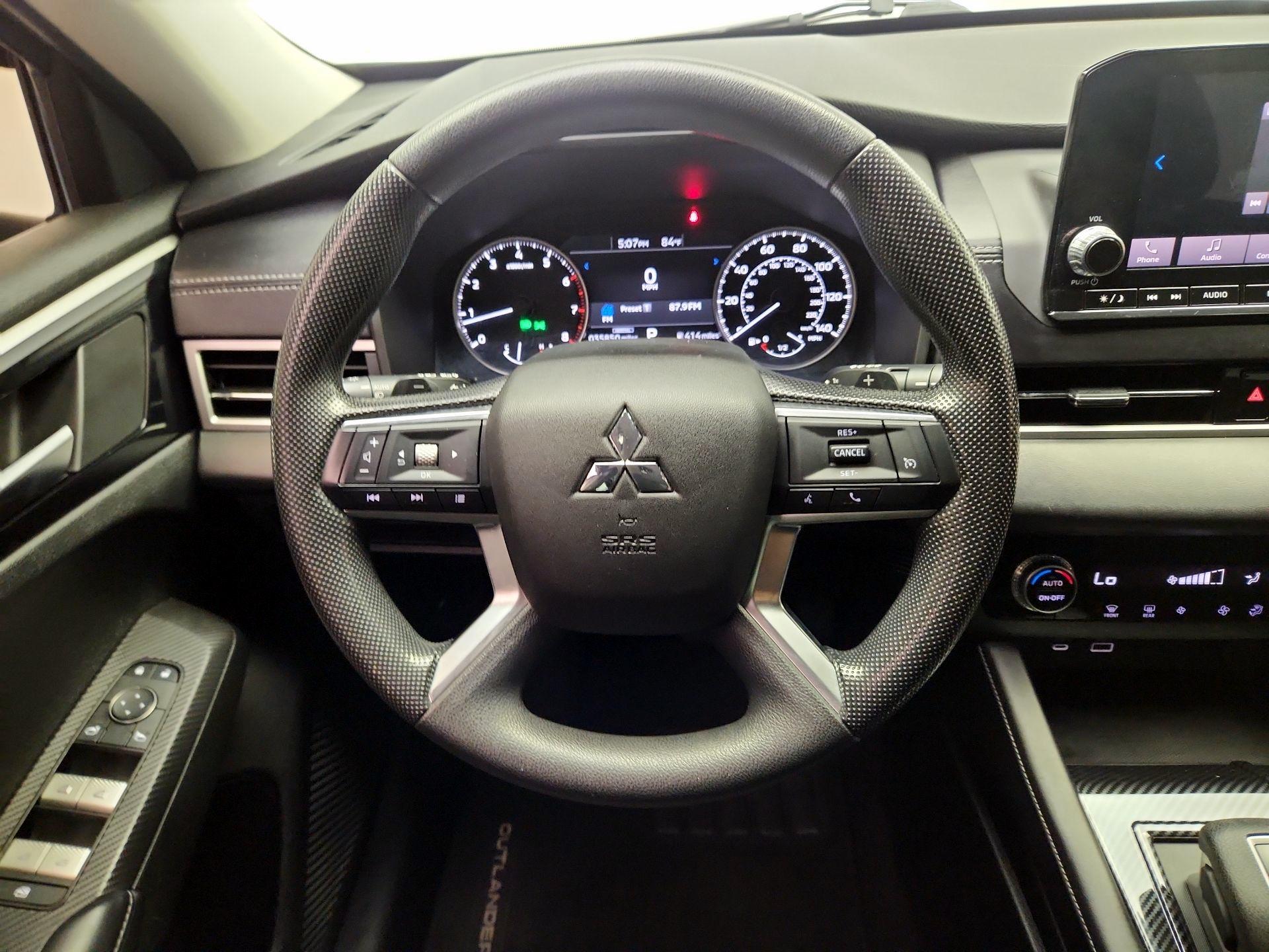 Thumbnail: 2022 Mitsubishi Outlander - 10