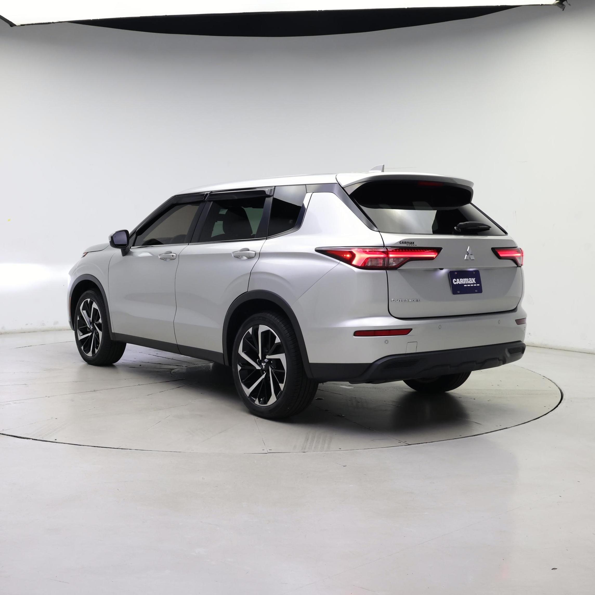 Thumbnail: 2022 Mitsubishi Outlander - 2
