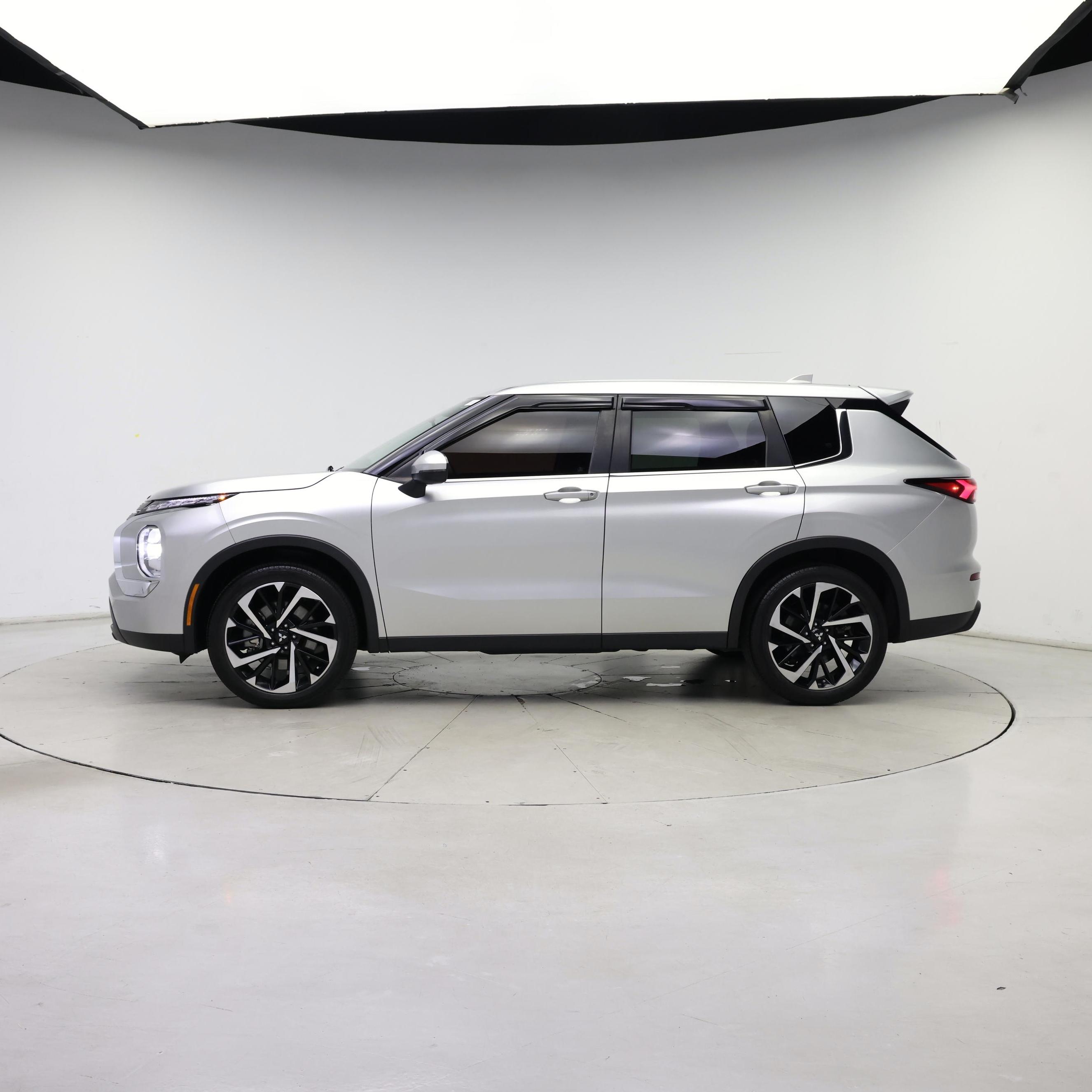 Thumbnail: 2022 Mitsubishi Outlander - 3