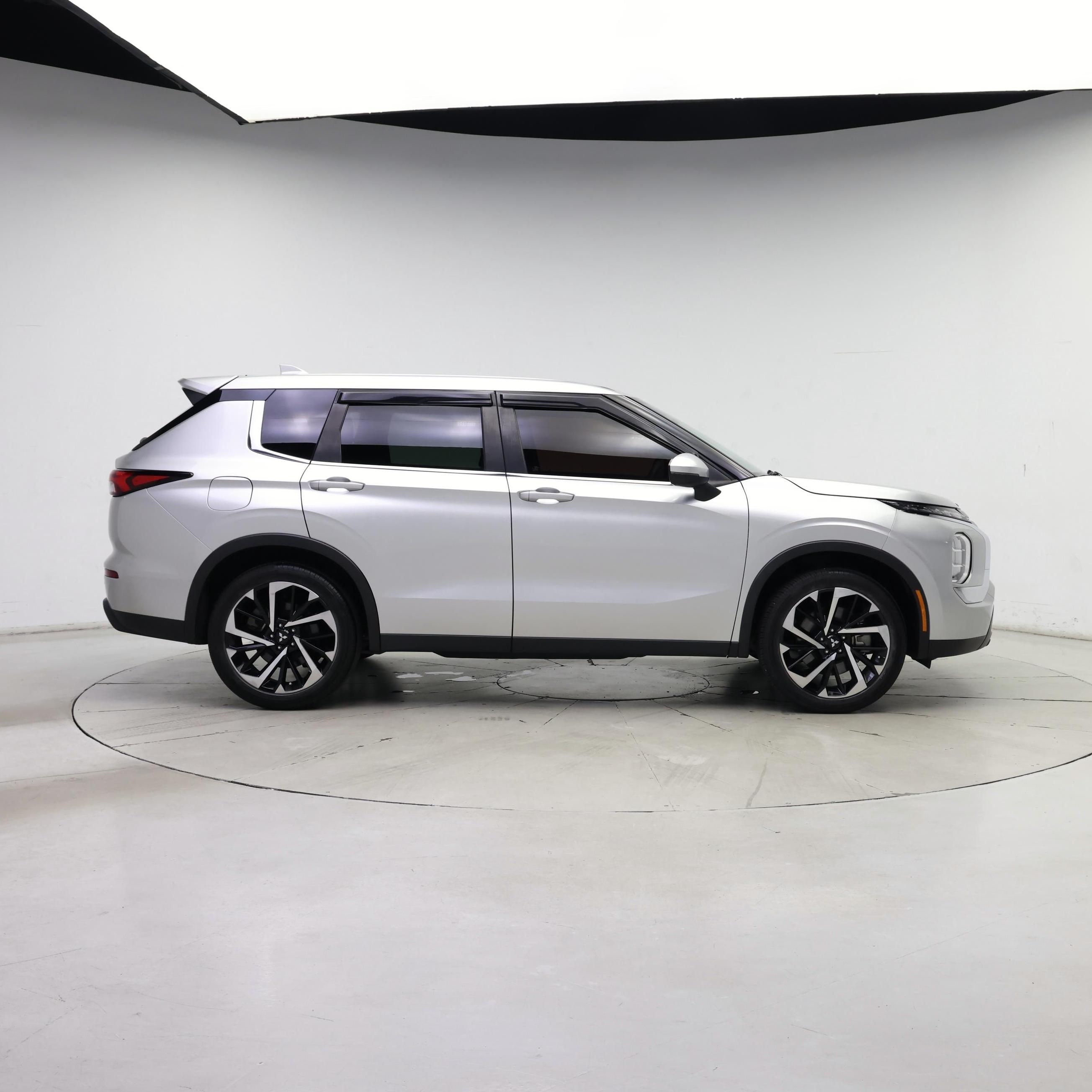 Thumbnail: 2022 Mitsubishi Outlander - 7