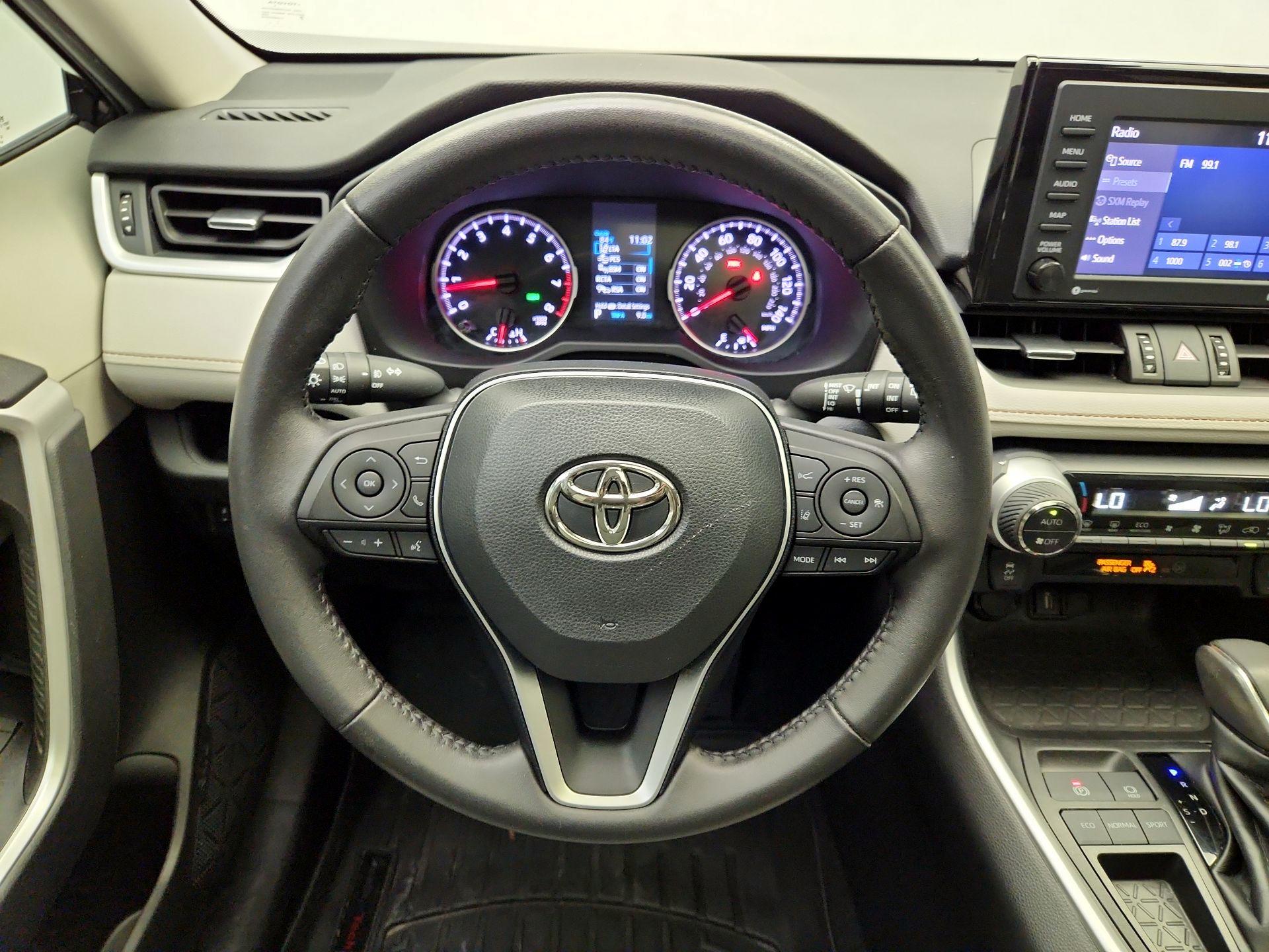 Thumbnail: 2022 Toyota RAV4 - 10