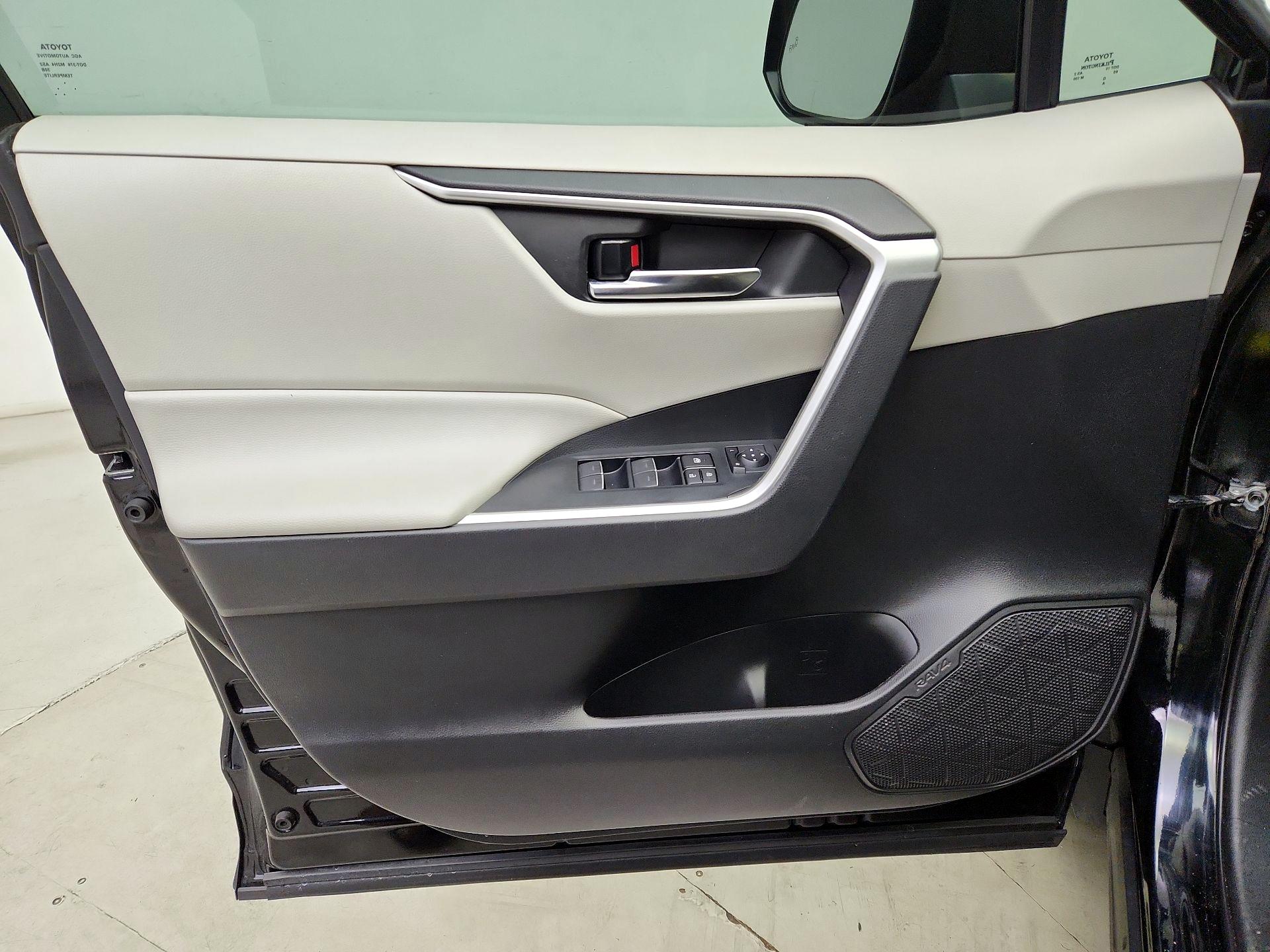 Thumbnail: 2022 Toyota RAV4 - 12